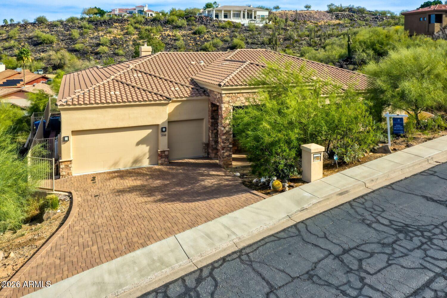 1642 W MANDALAY Lane