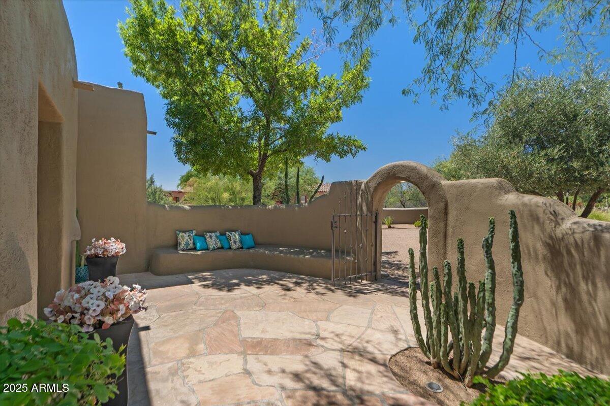 8306 E BUCKSKIN Trail