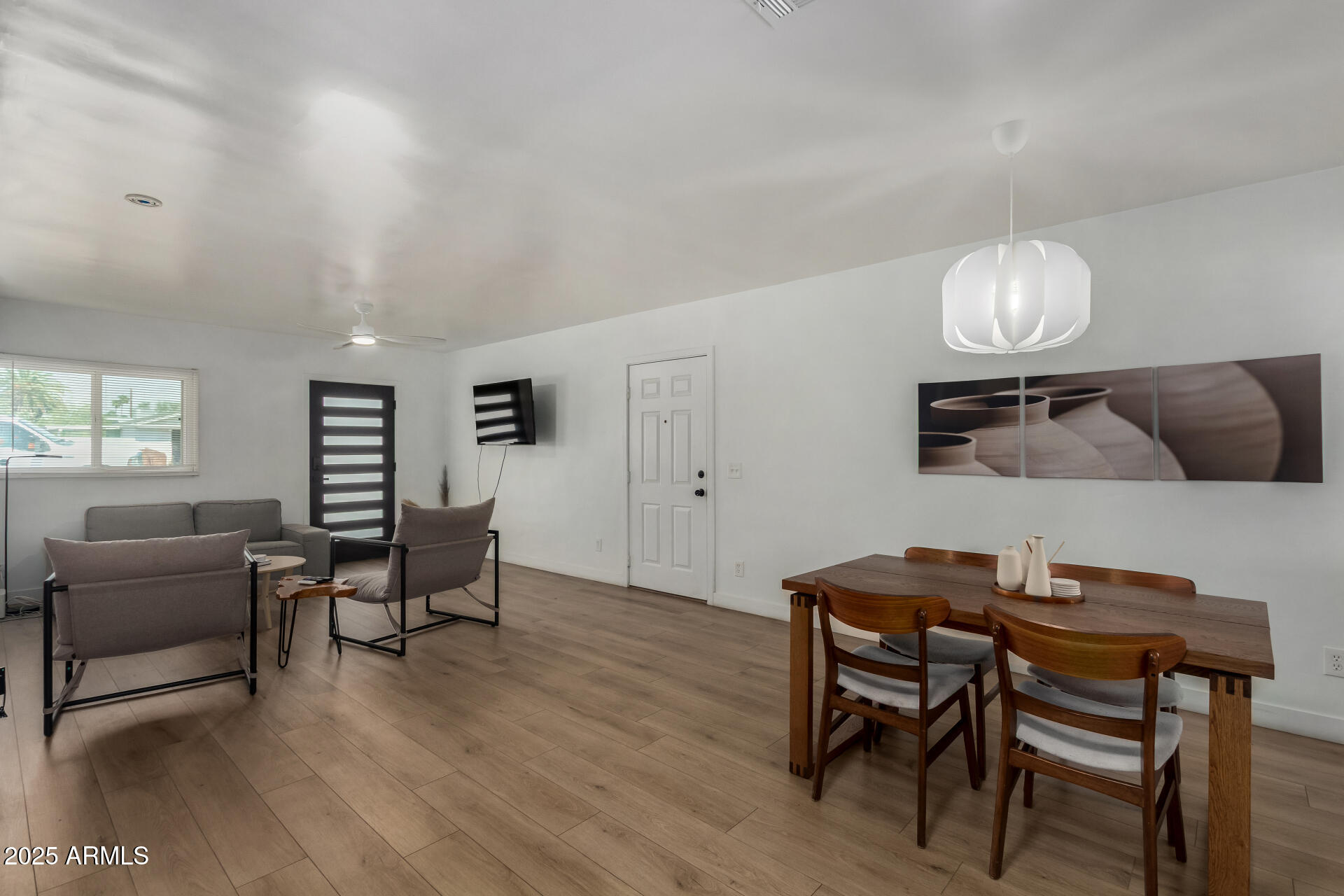 829 W MITCHELL Drive