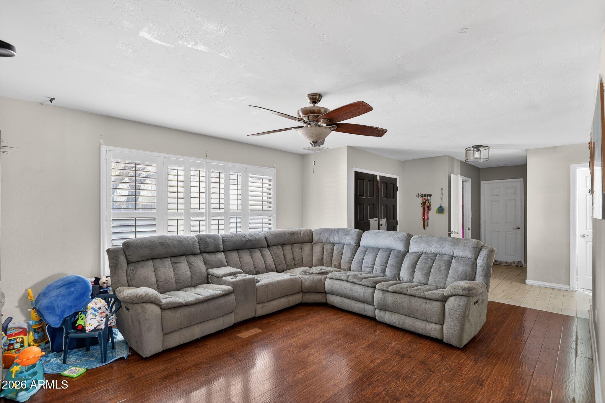 1722 E LA JOLLA Drive