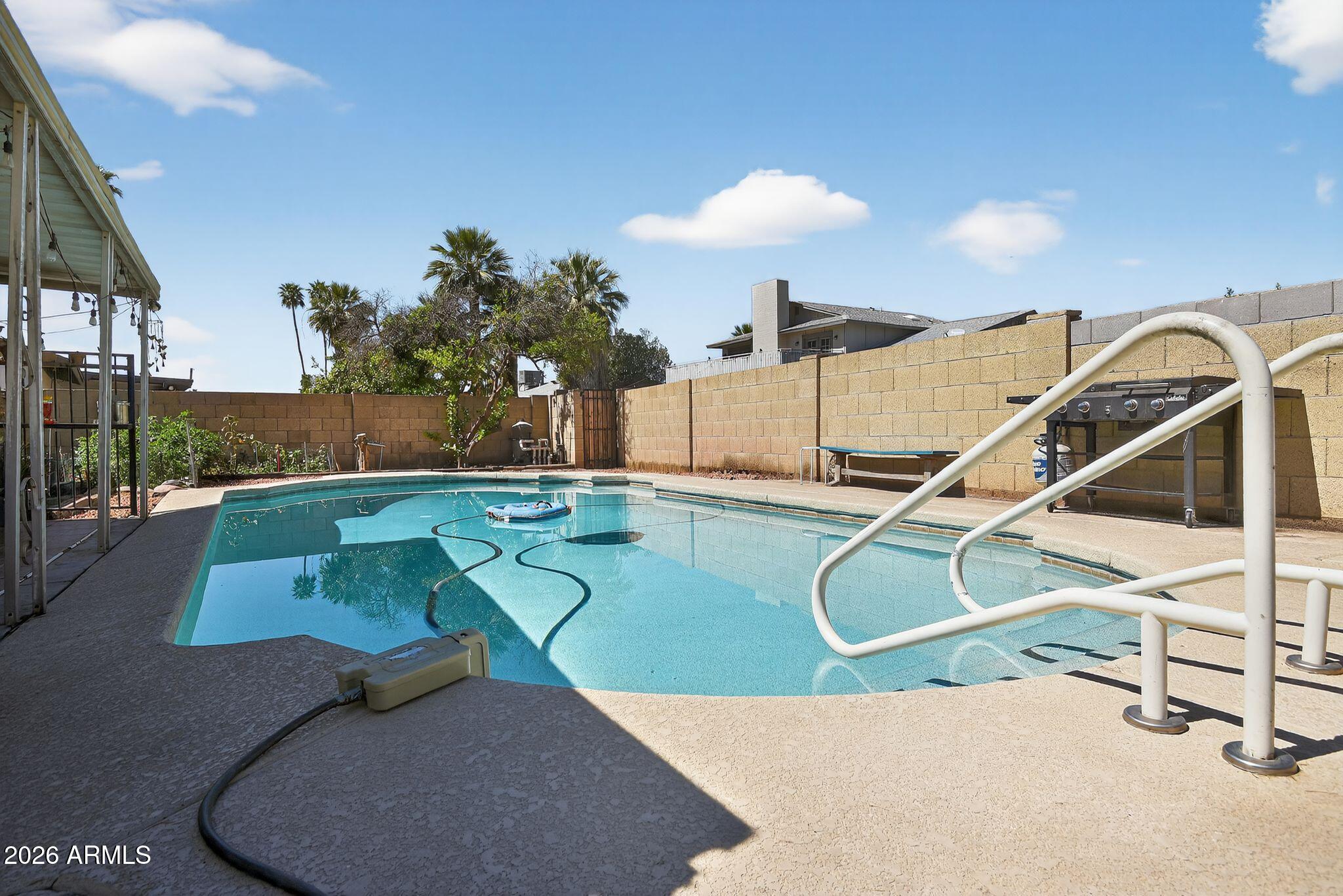 1722 E LA JOLLA Drive