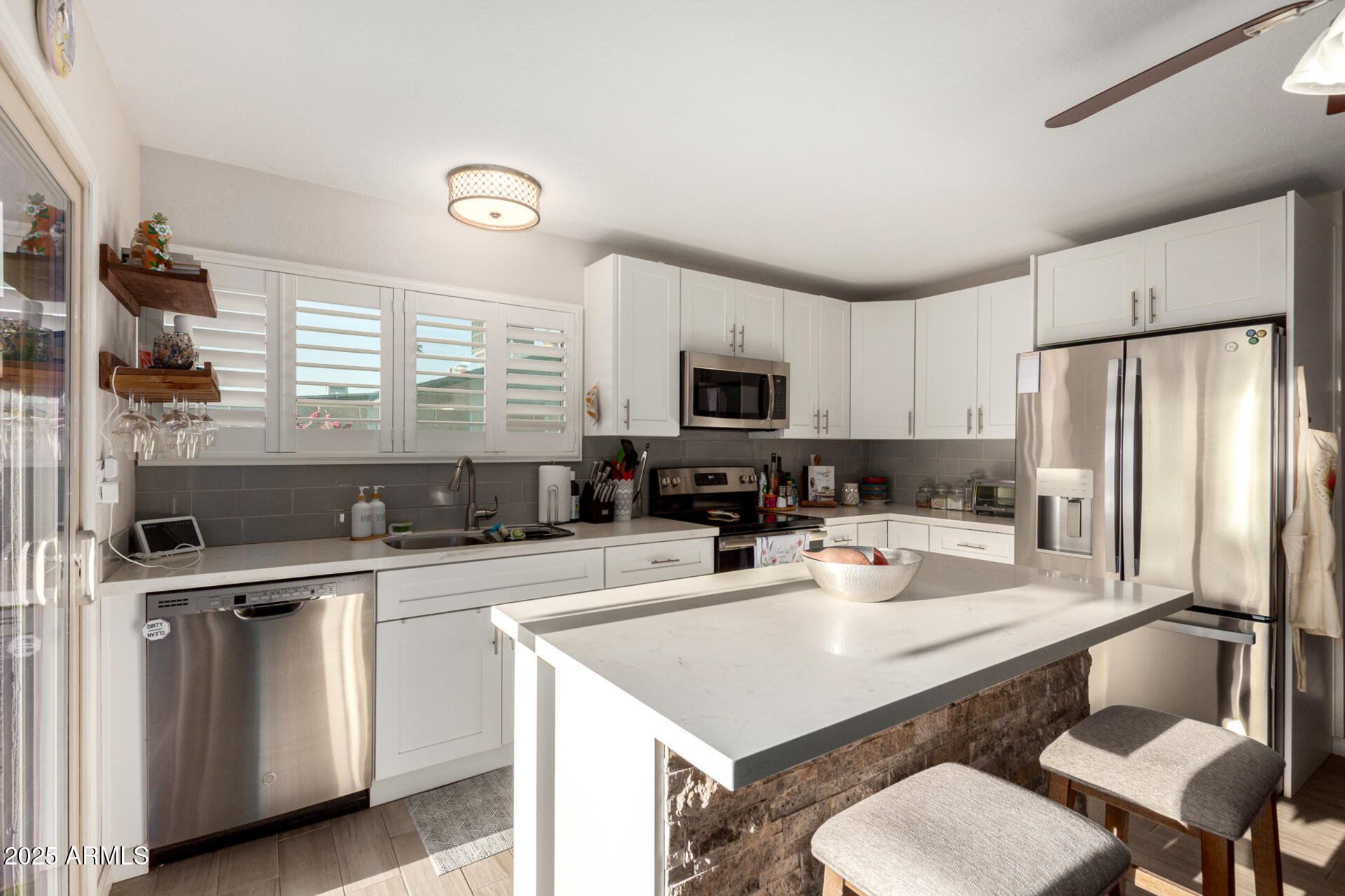 1004 S SANTA BARBARA --