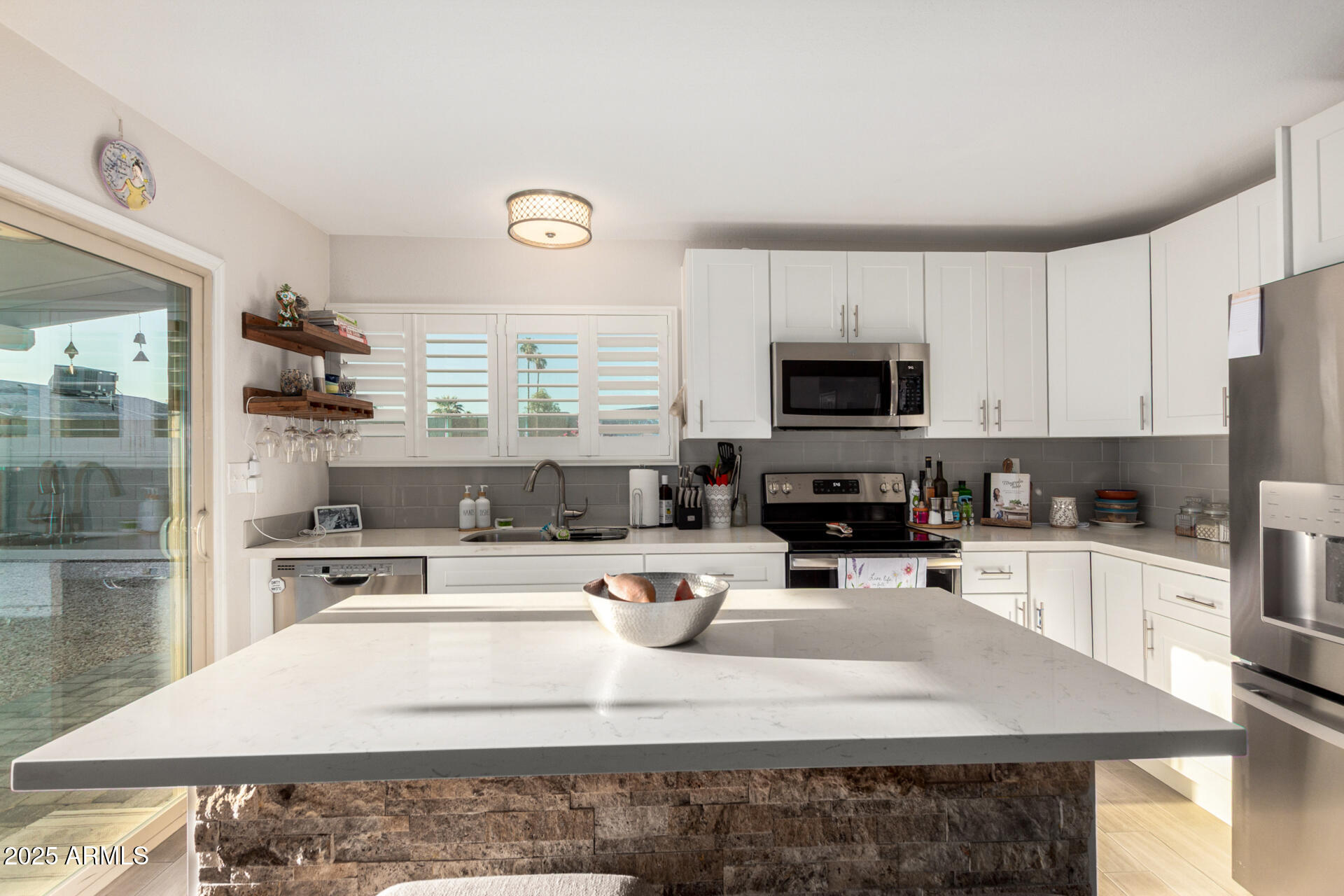 1004 S SANTA BARBARA --