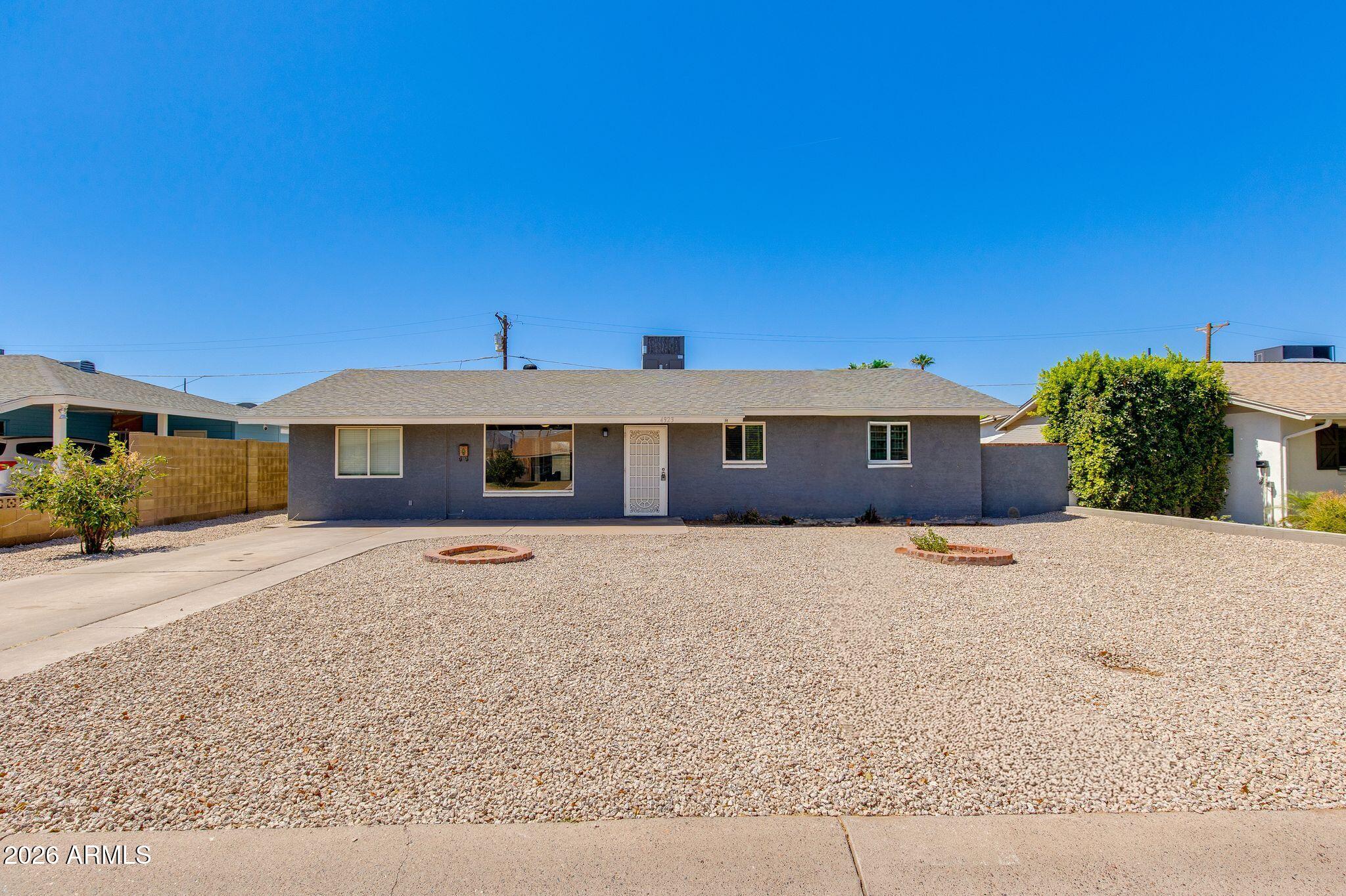 4923 E PALM Lane