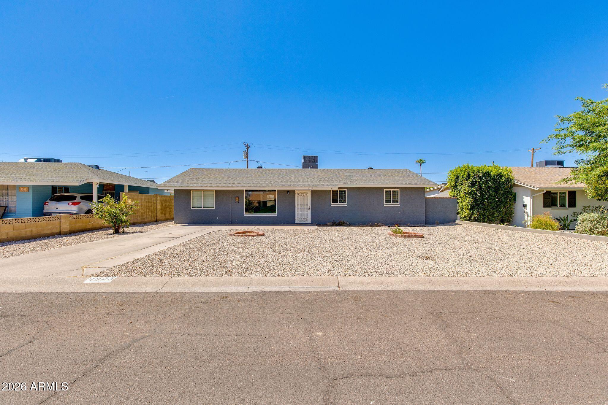 4923 E PALM Lane