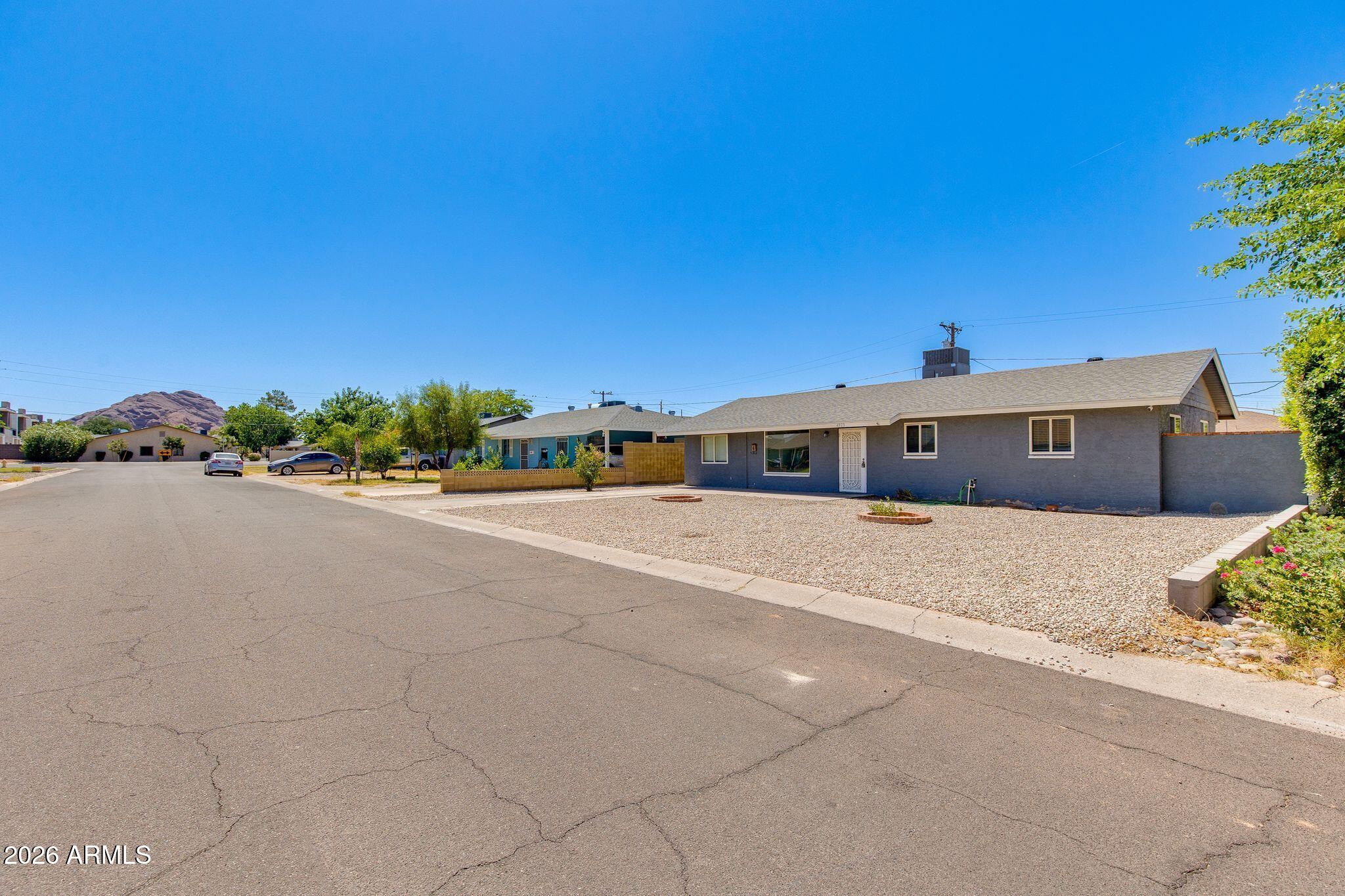 4923 E PALM Lane