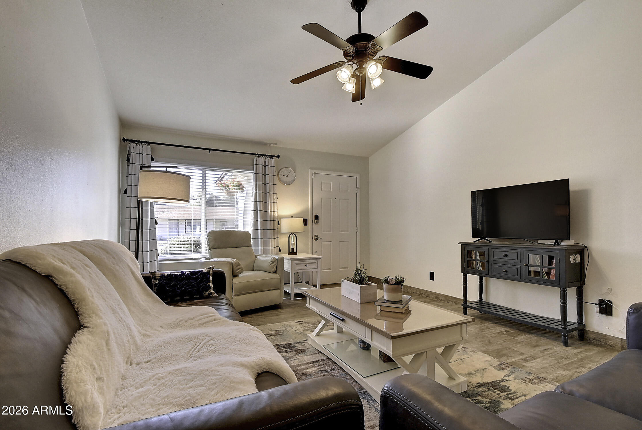 724 W PALOMINO Drive