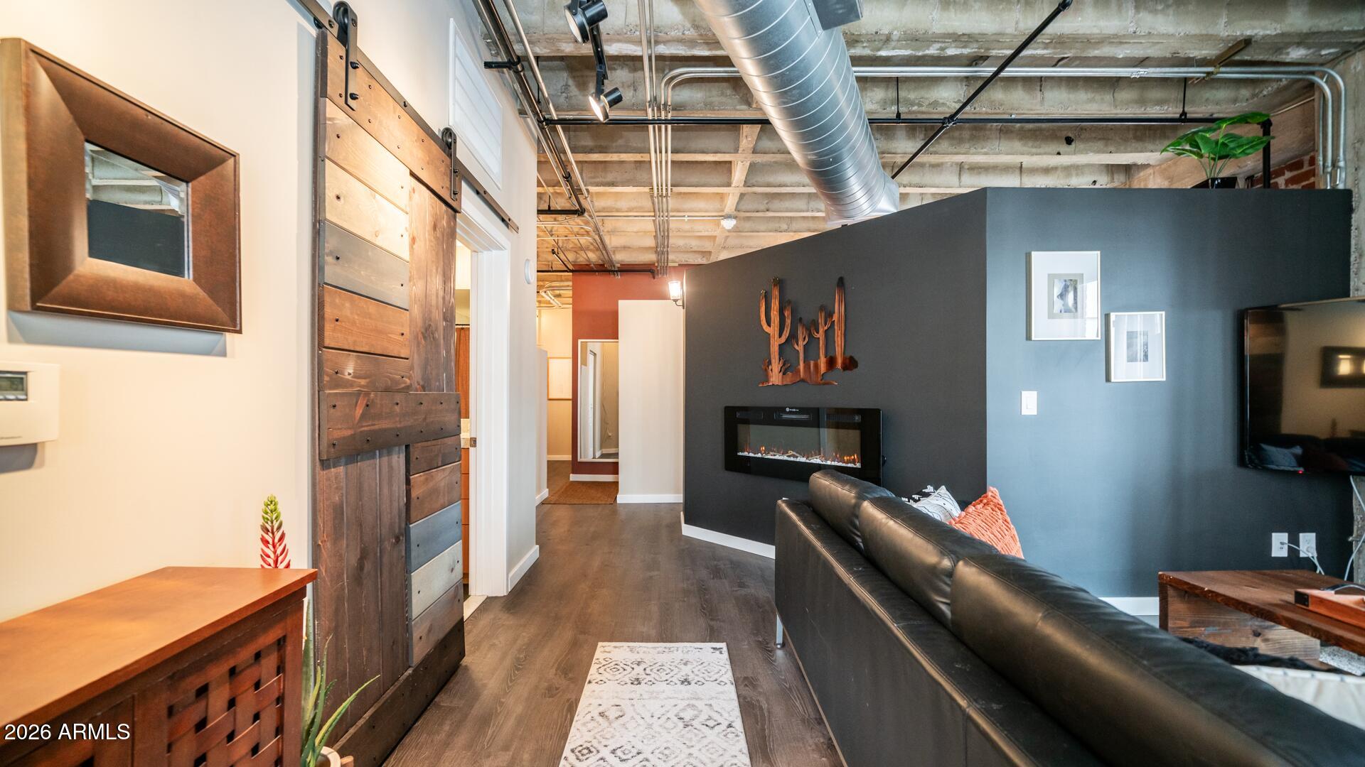 114 W ADAMS Street 503