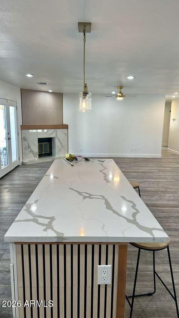 704 E MESQUITE Avenue