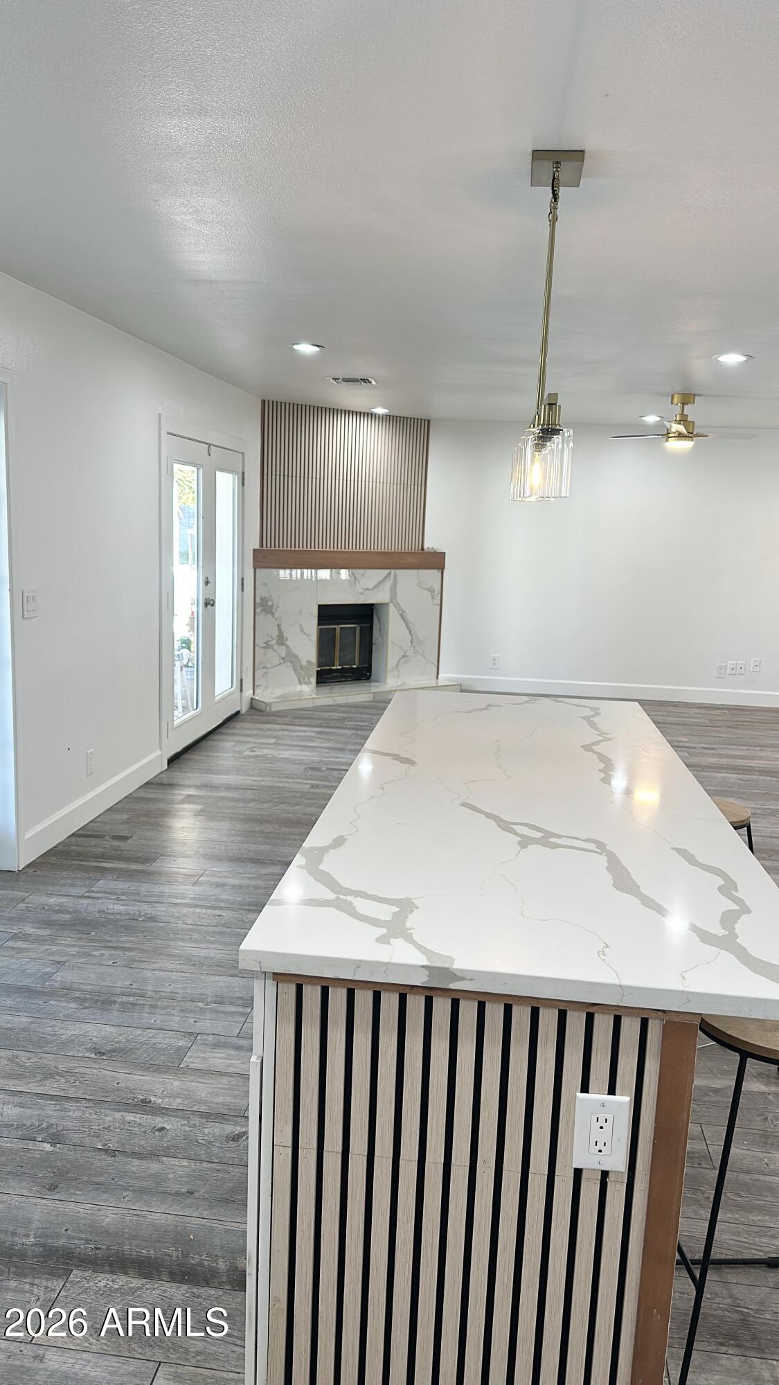 704 E MESQUITE Avenue