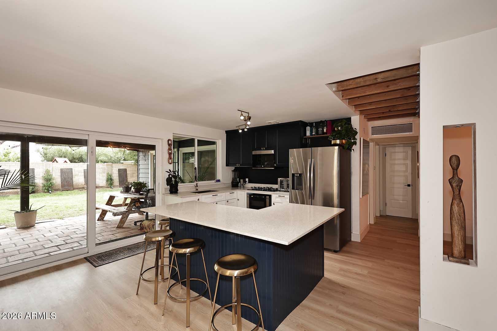 225 W ALICE Avenue W