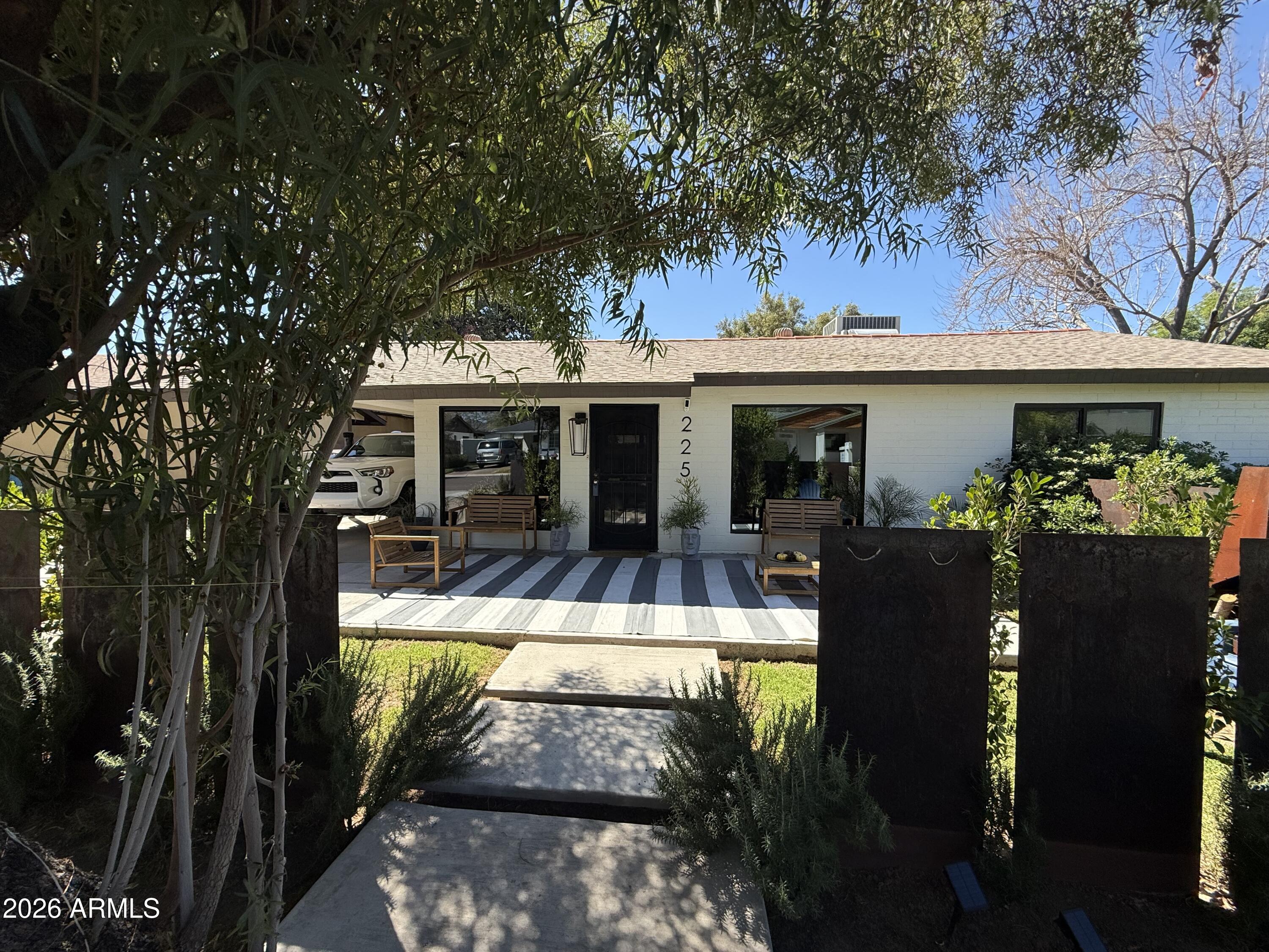 225 W ALICE Avenue W