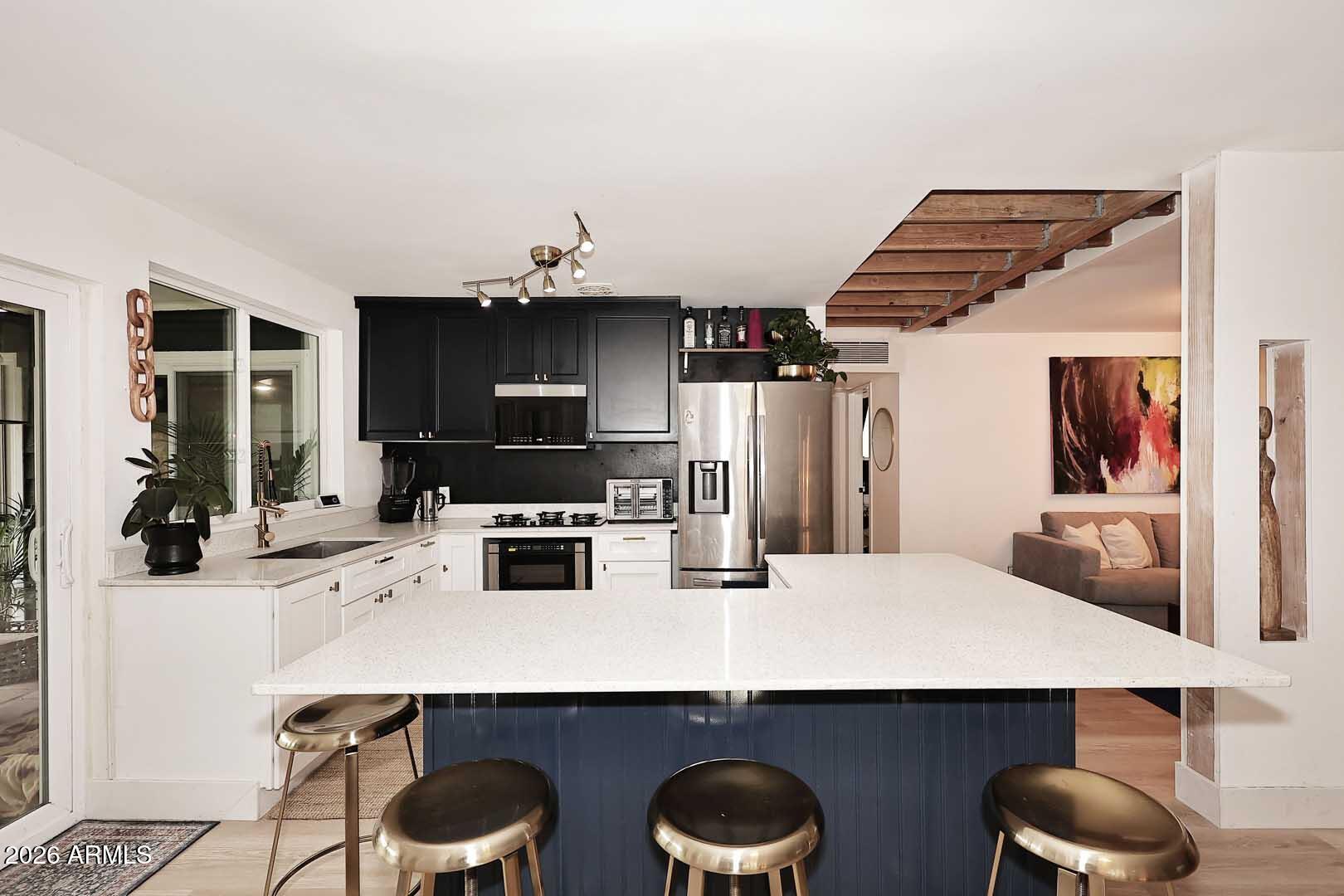 225 W ALICE Avenue W