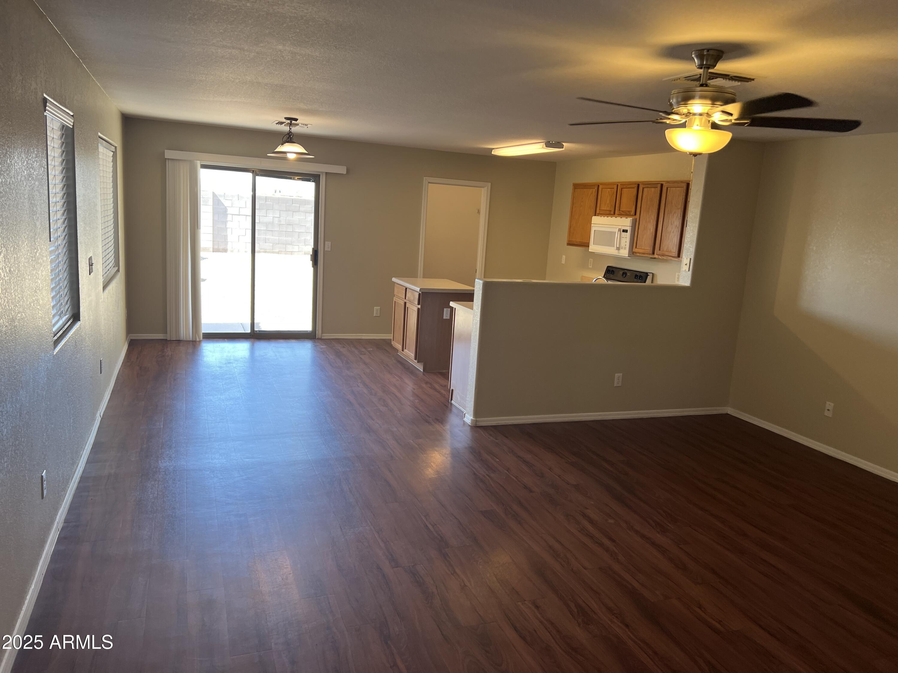 1458 E Avenida Isabela --