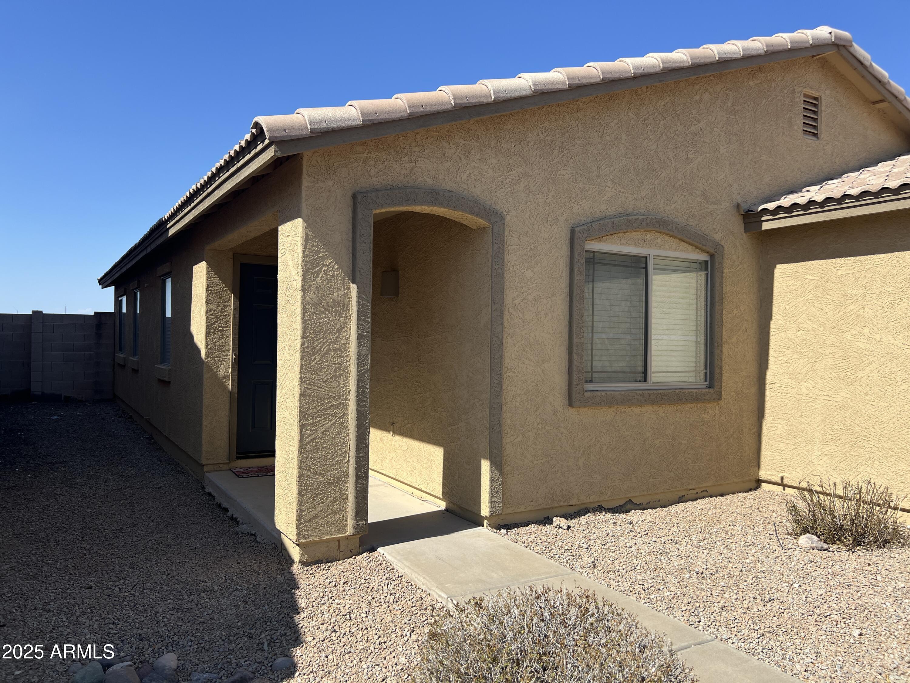 1458 E Avenida Isabela --