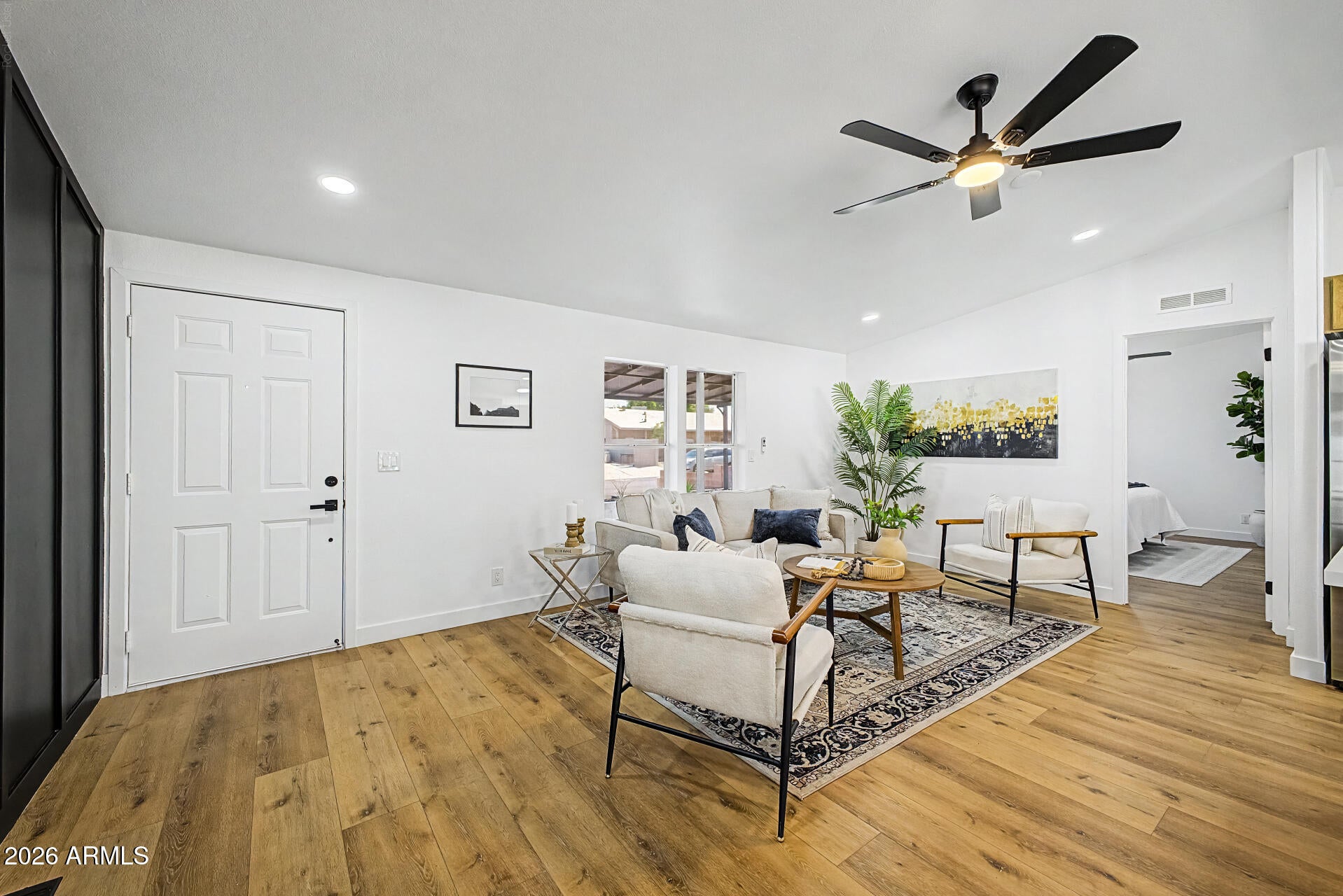 2526 E BEHREND Drive