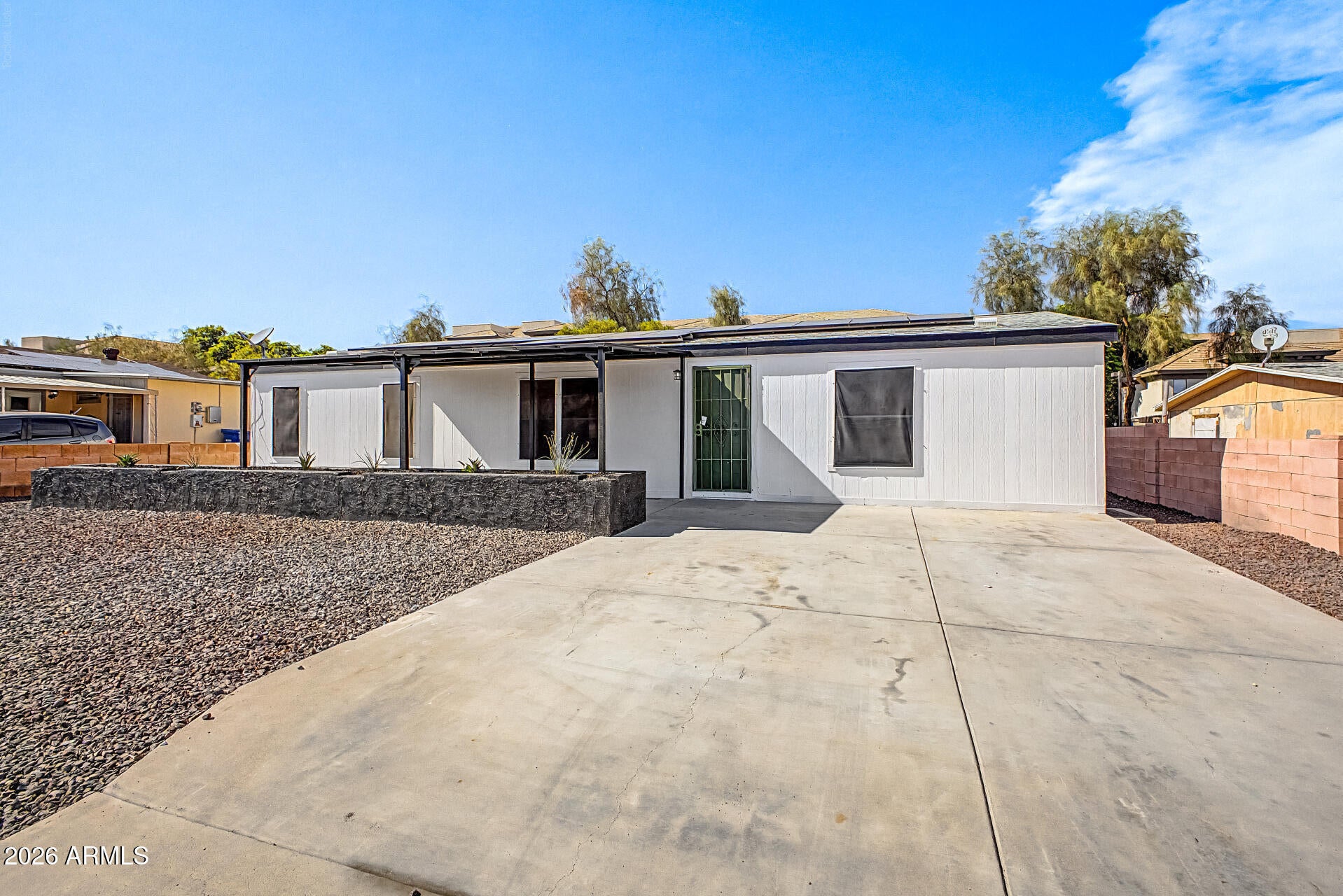 2526 E BEHREND Drive