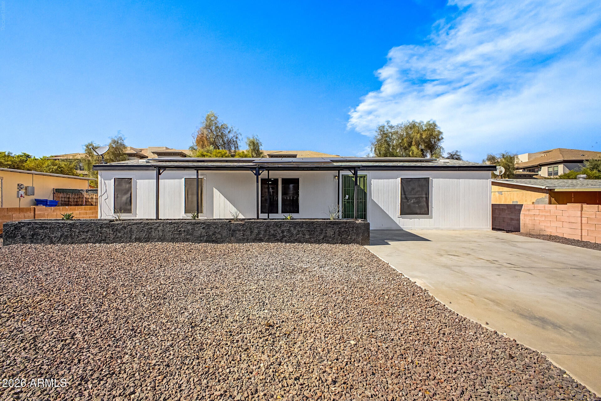 2526 E BEHREND Drive