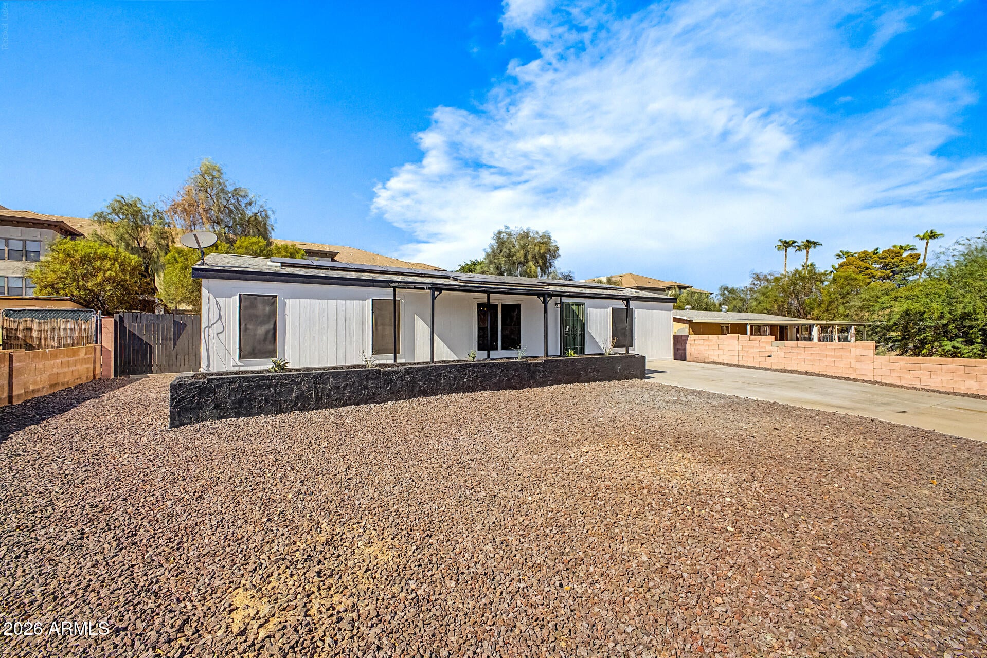 2526 E BEHREND Drive