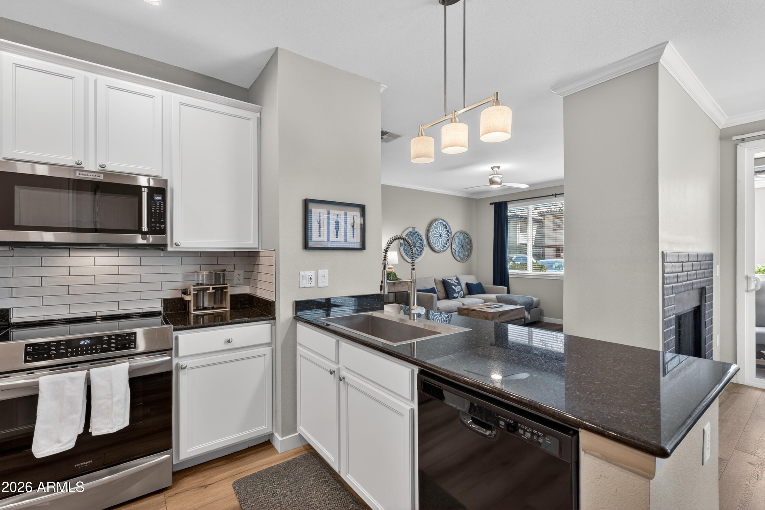 7009 E ACOMA Drive 1140