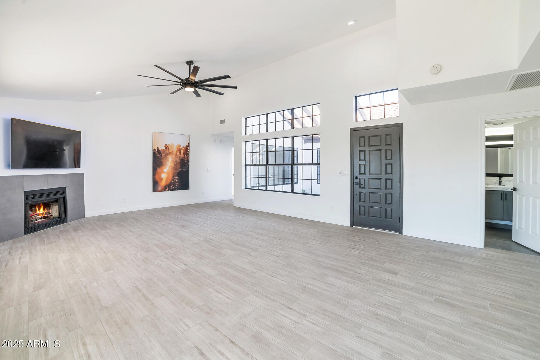 5601 E paradise Lane