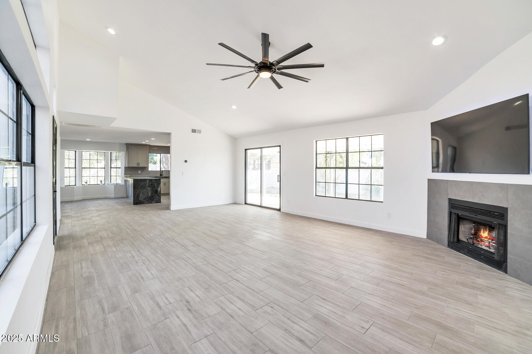 5601 E paradise Lane