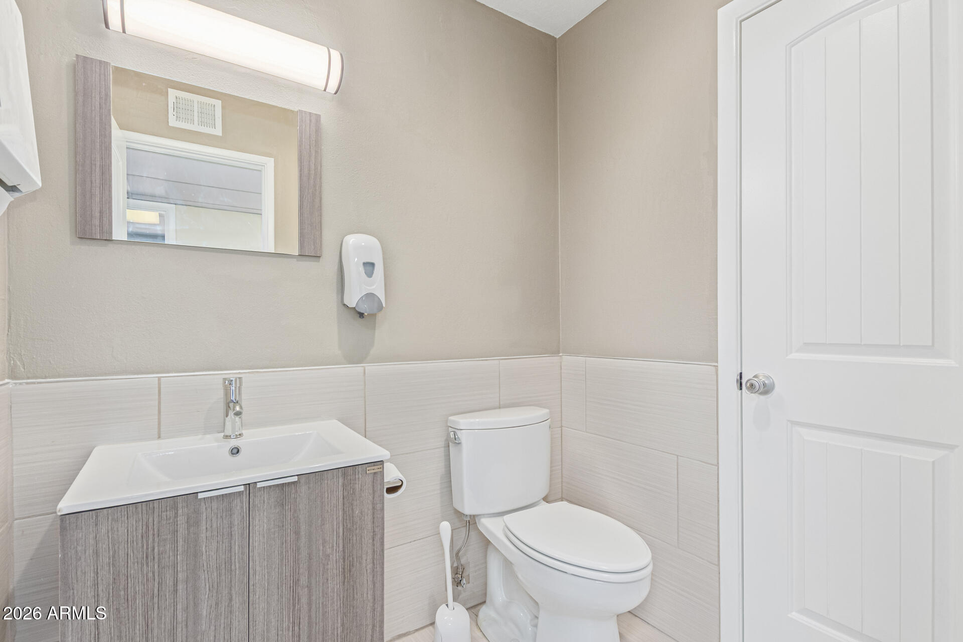 8545 N BLACK CANYON Highway