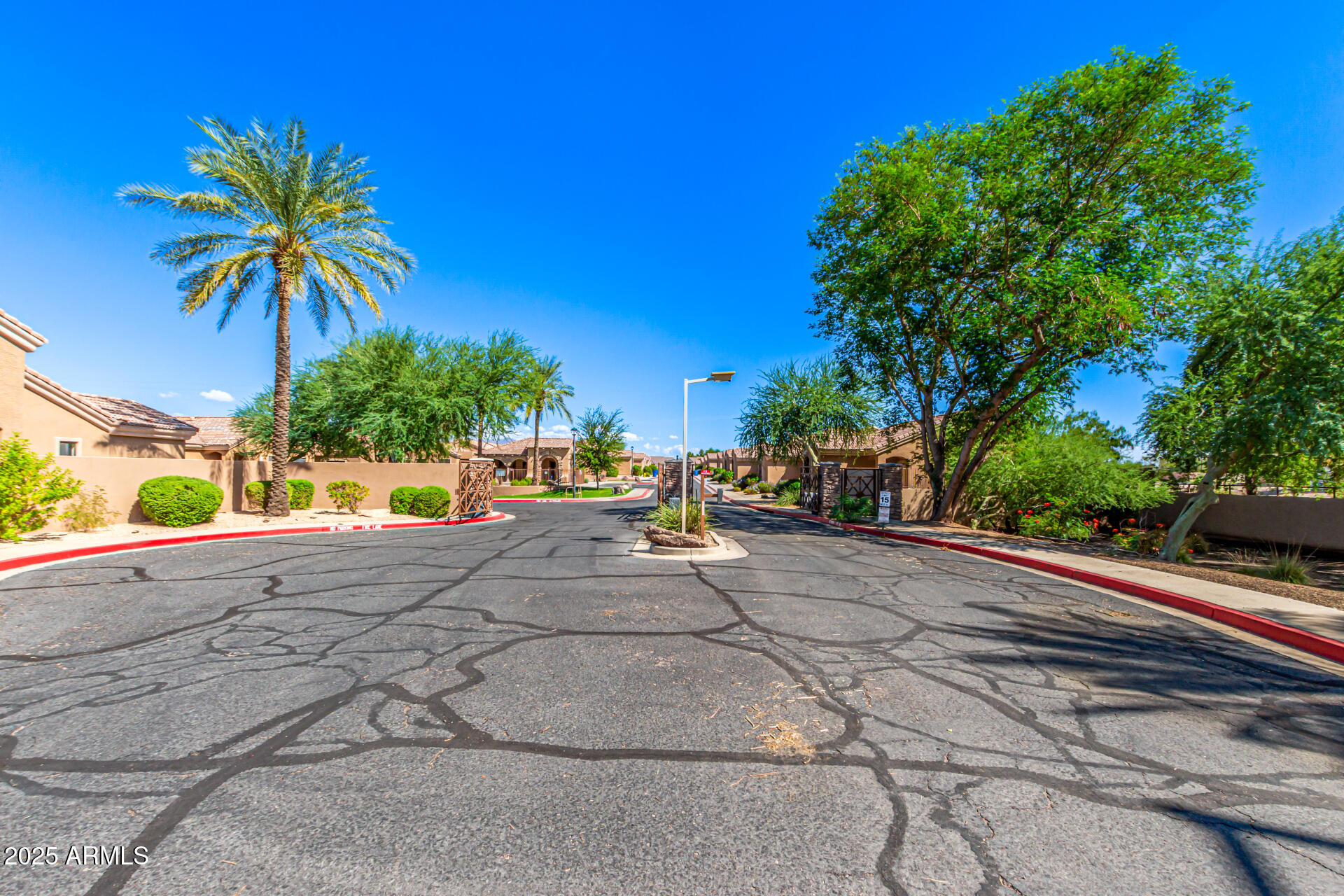 2565 S SIGNAL BUTTE Road 52