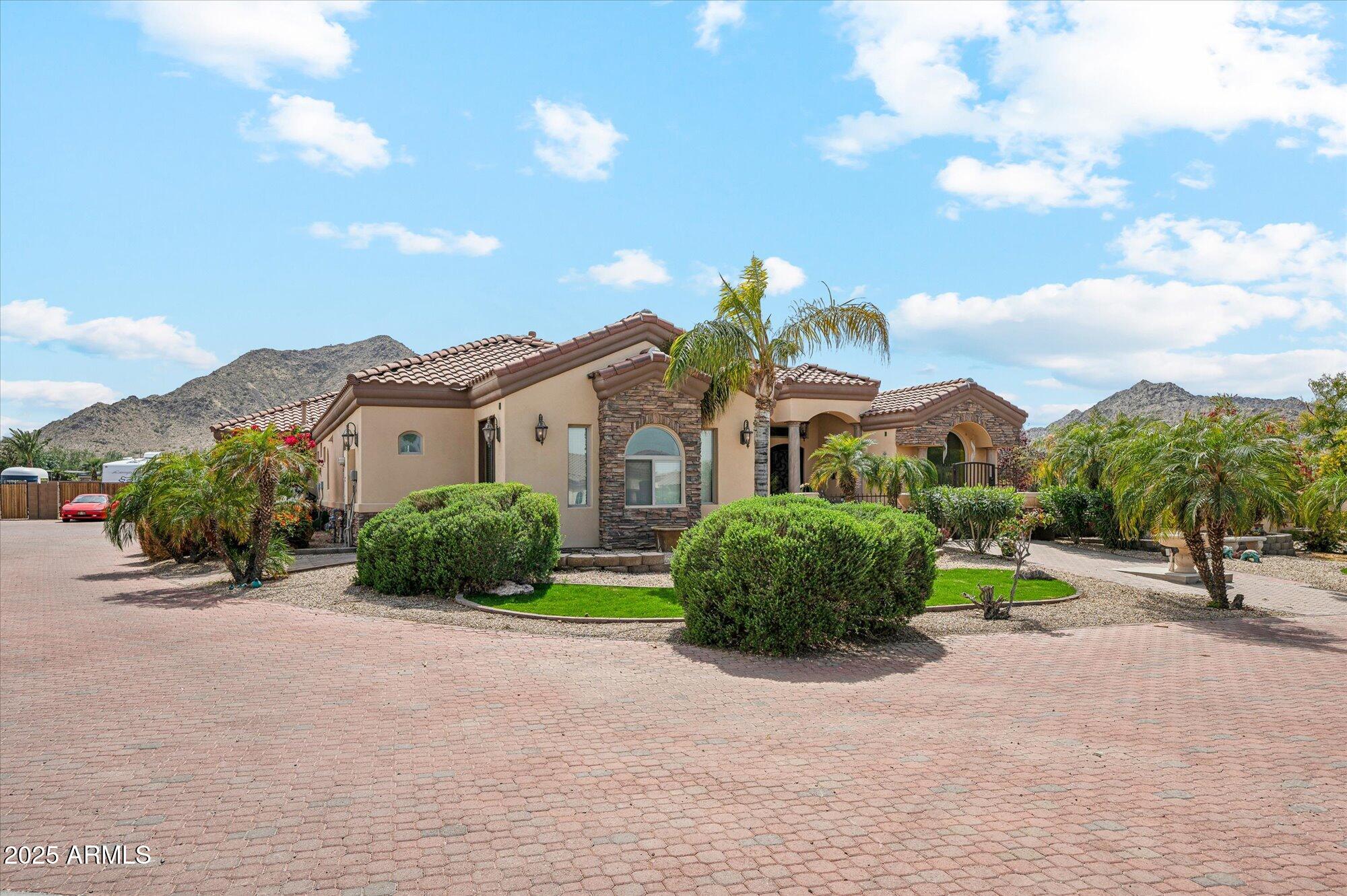 5523 W CREEKSIDE Lane