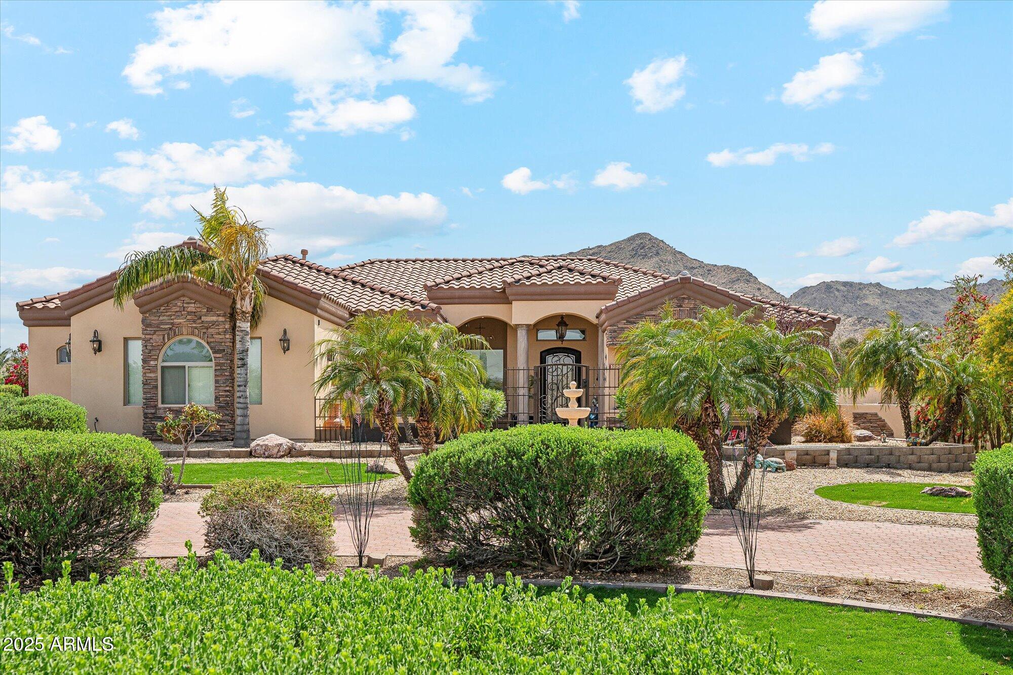 5523 W CREEKSIDE Lane