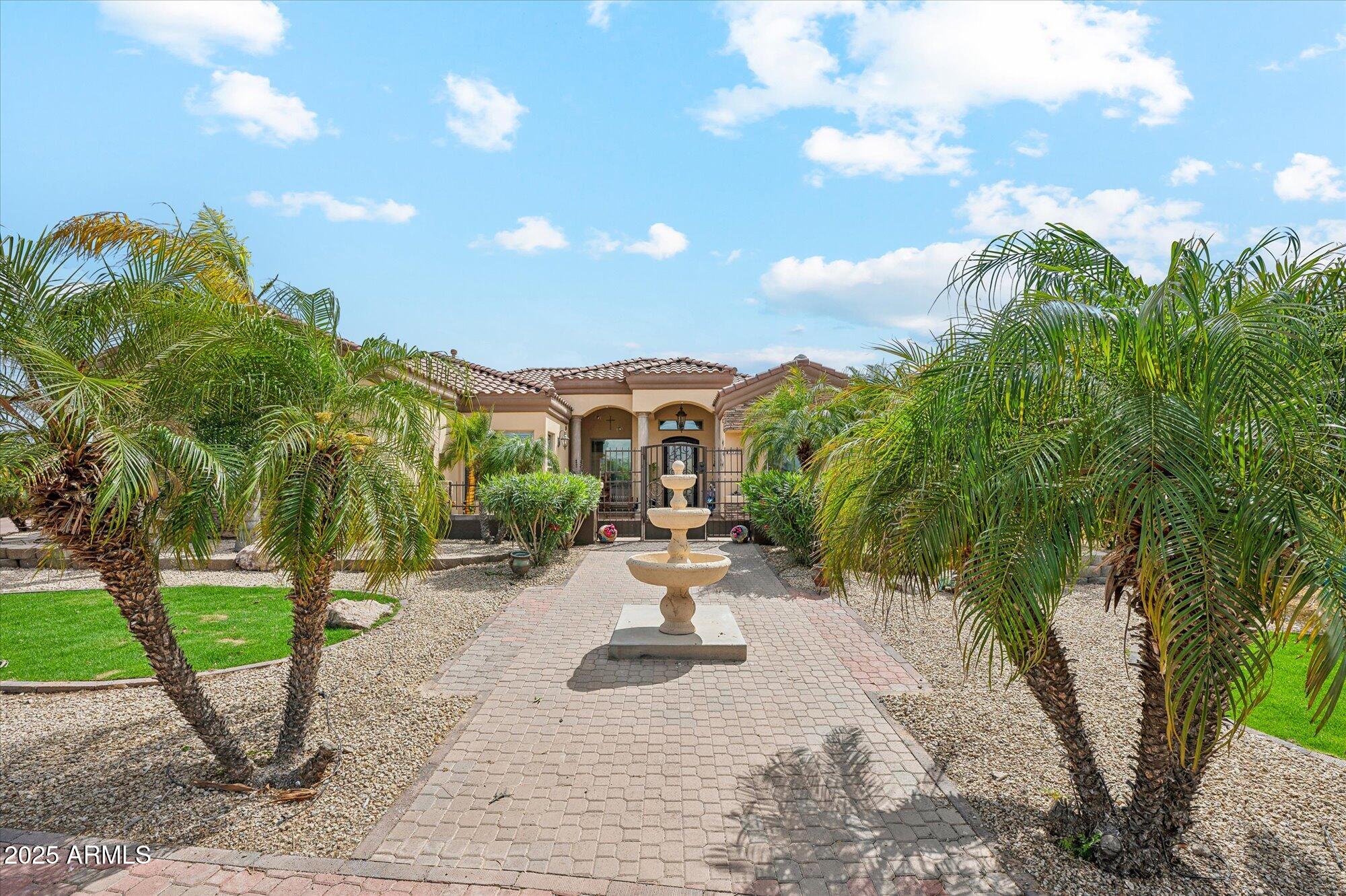 5523 W CREEKSIDE Lane