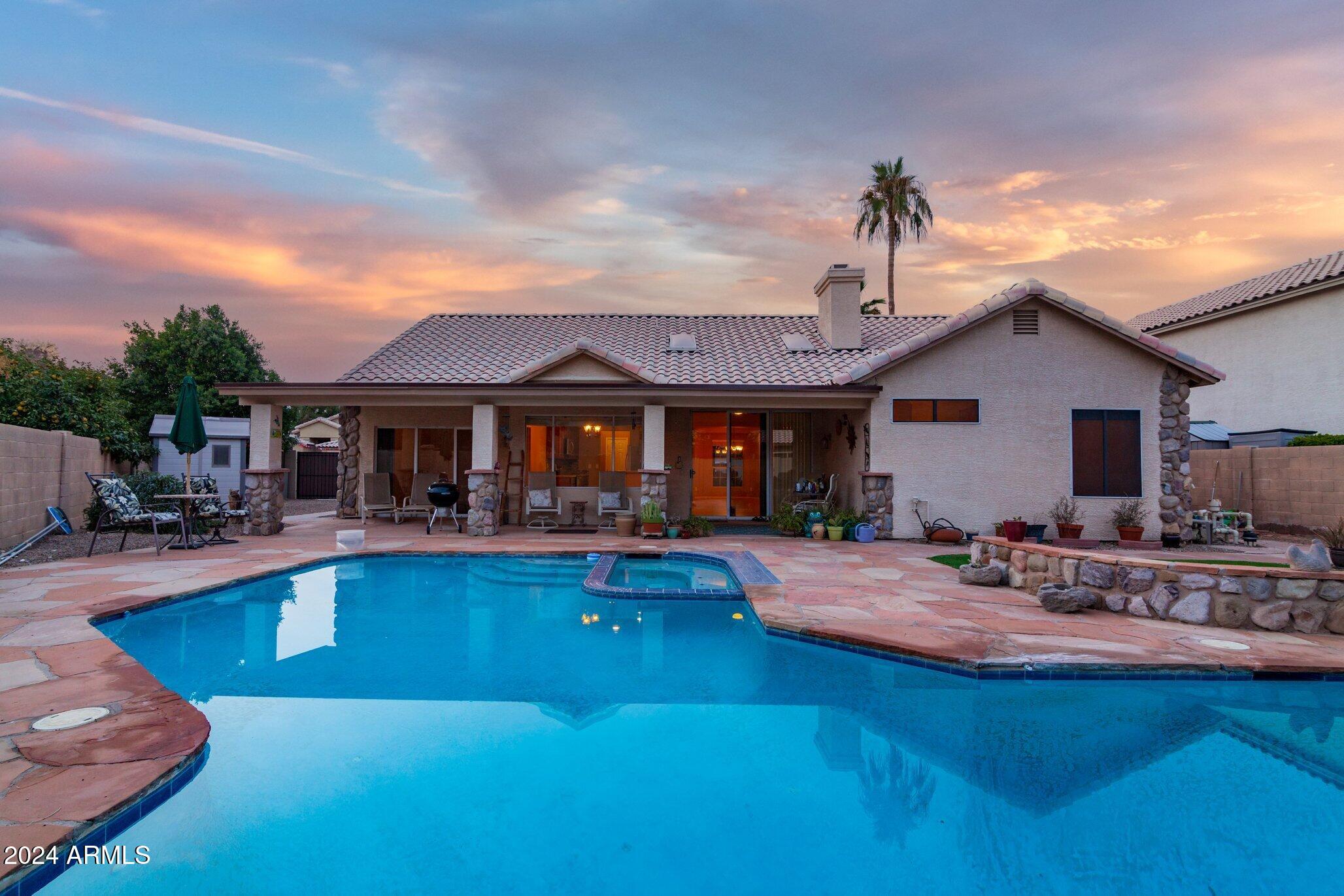 851 N PINEVIEW Drive