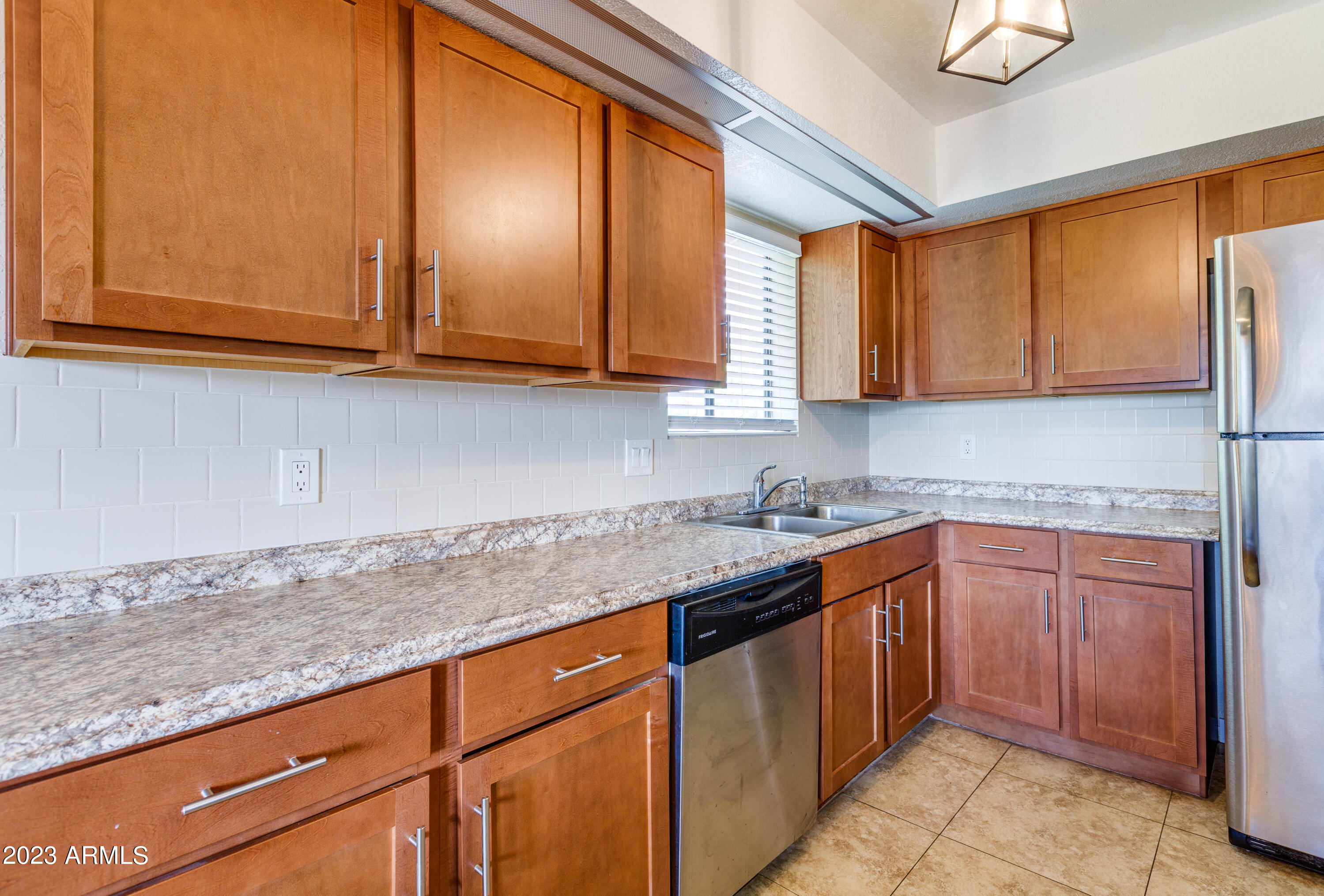 Photo 9 of 20 of 3102 E CLARENDON Avenue 201 condo