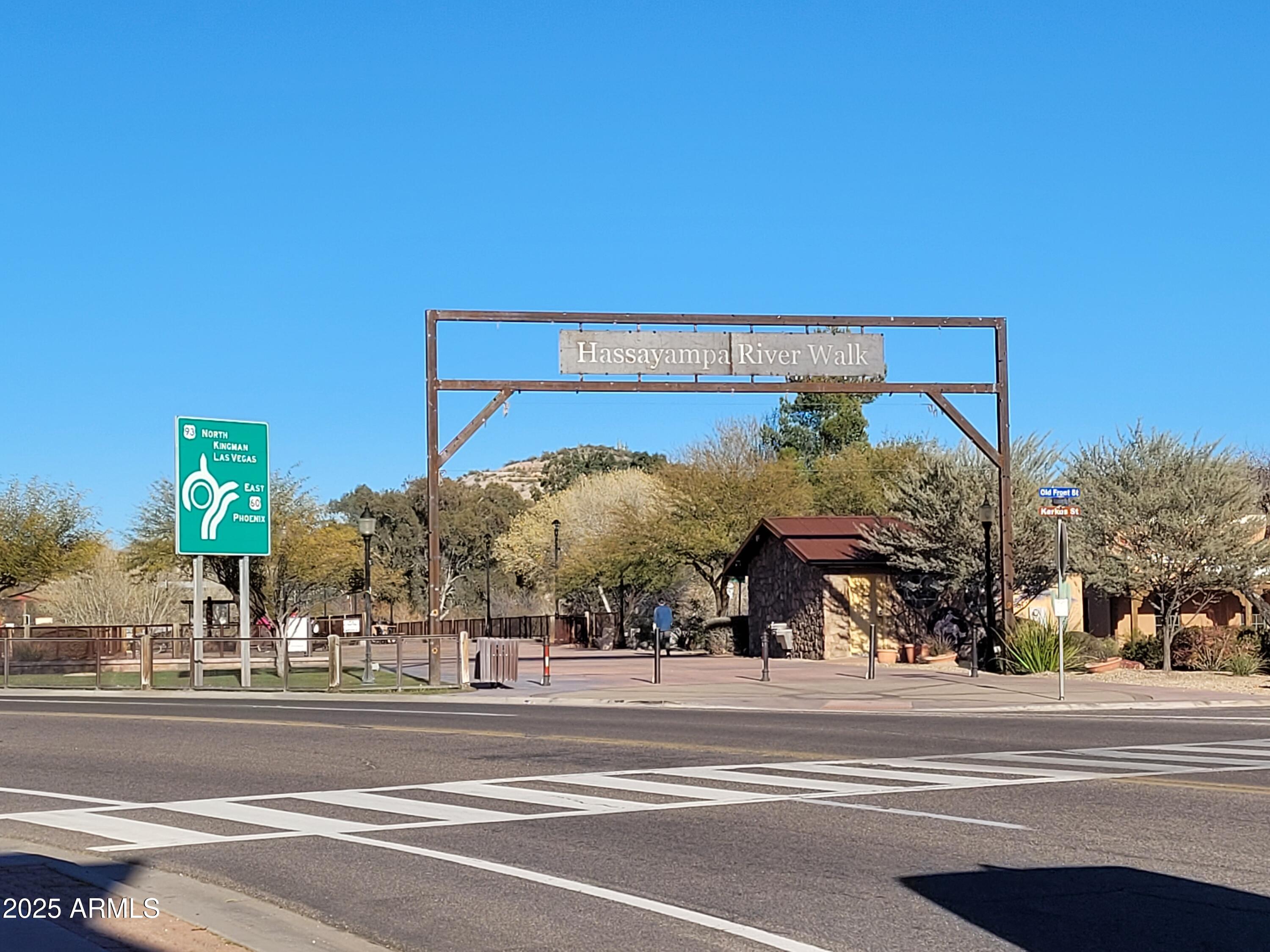 WICKENBURG - Land