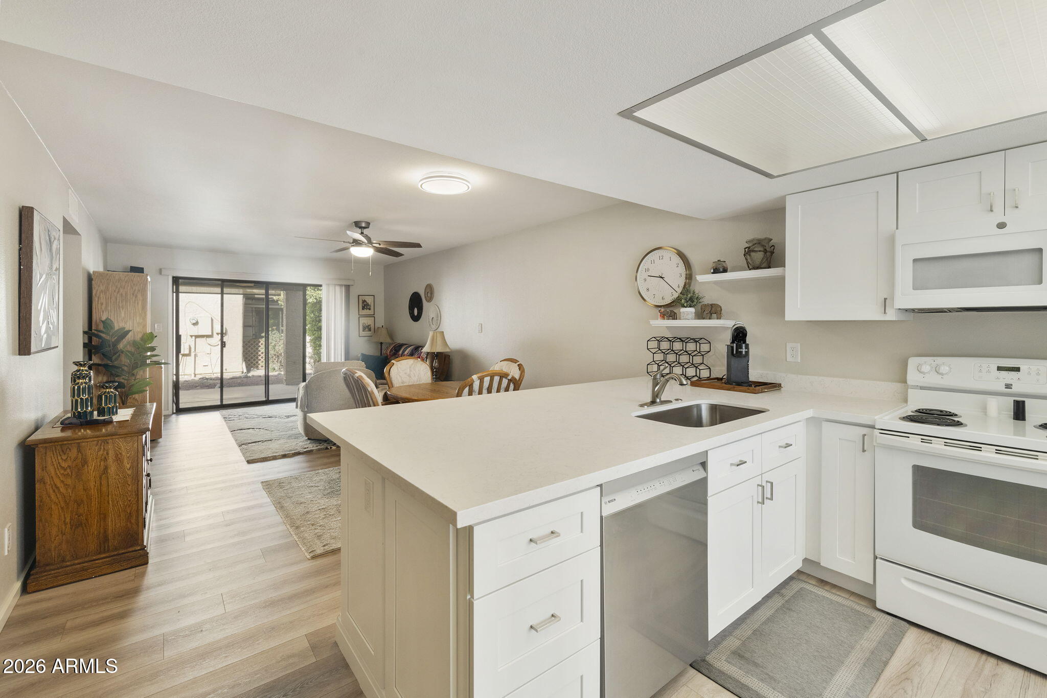 452 S DESERT FLOWER Drive