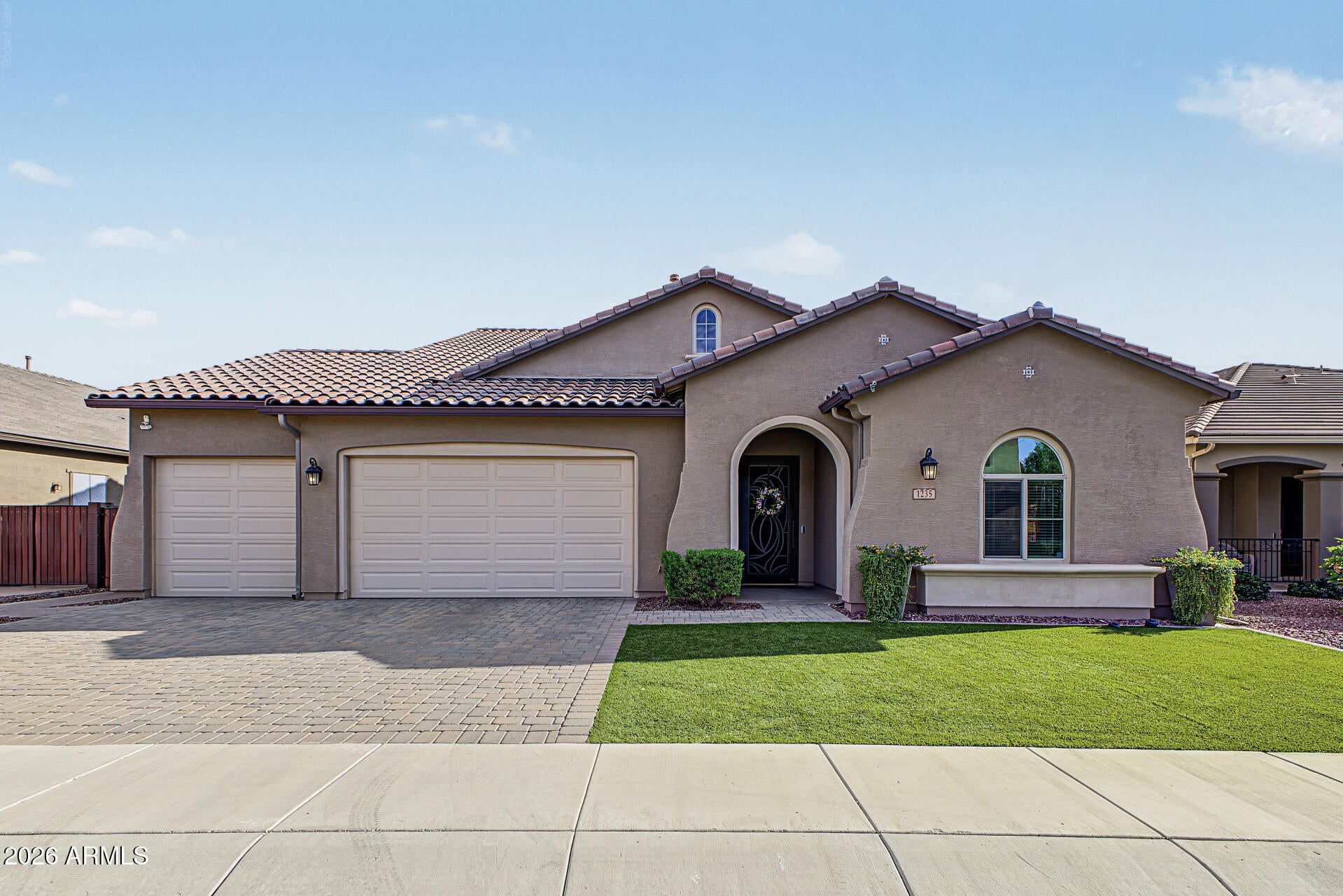 1235 W PAGODA Avenue