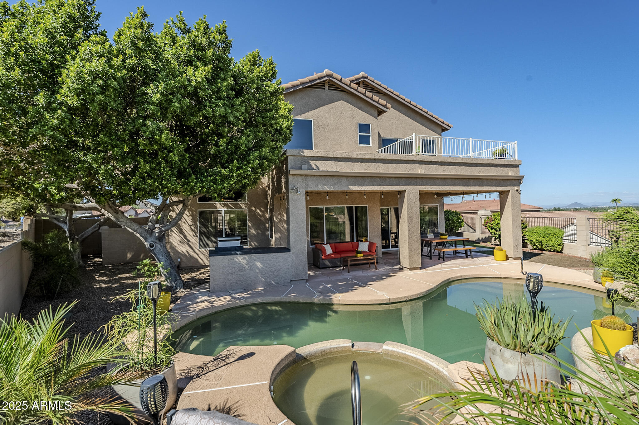 1248 E VICTOR HUGO Avenue