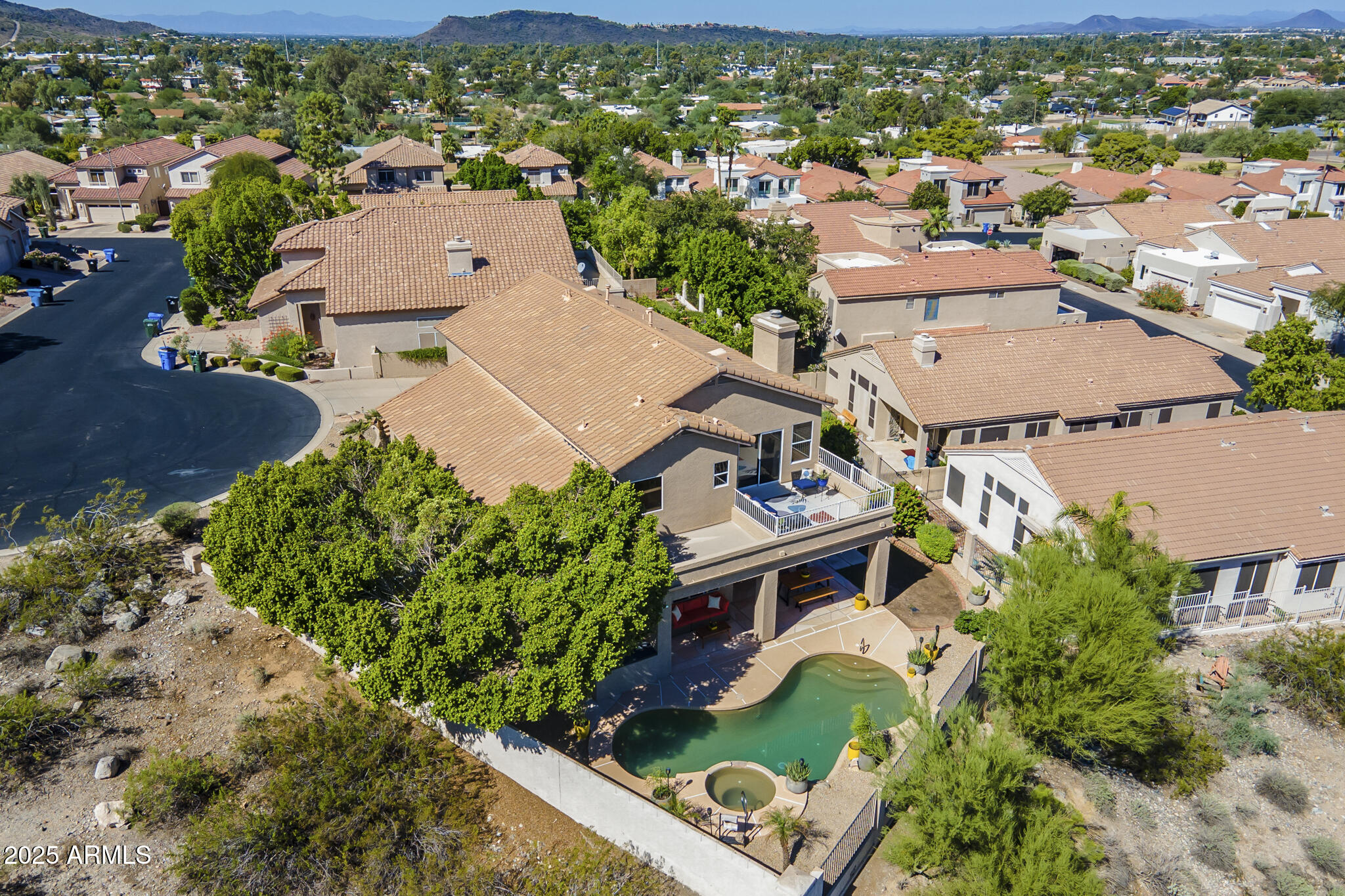 1248 E VICTOR HUGO Avenue