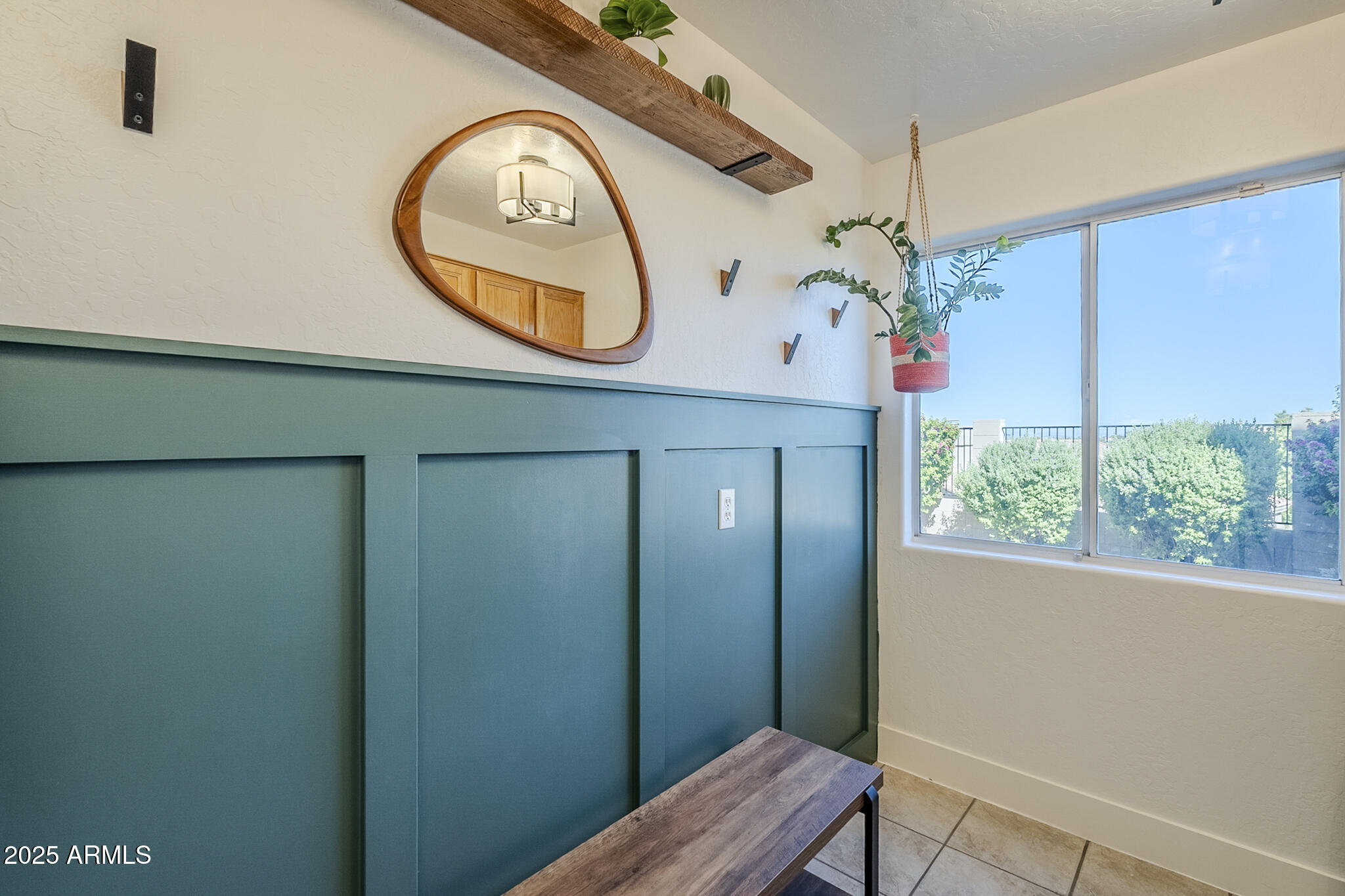 1248 E VICTOR HUGO Avenue