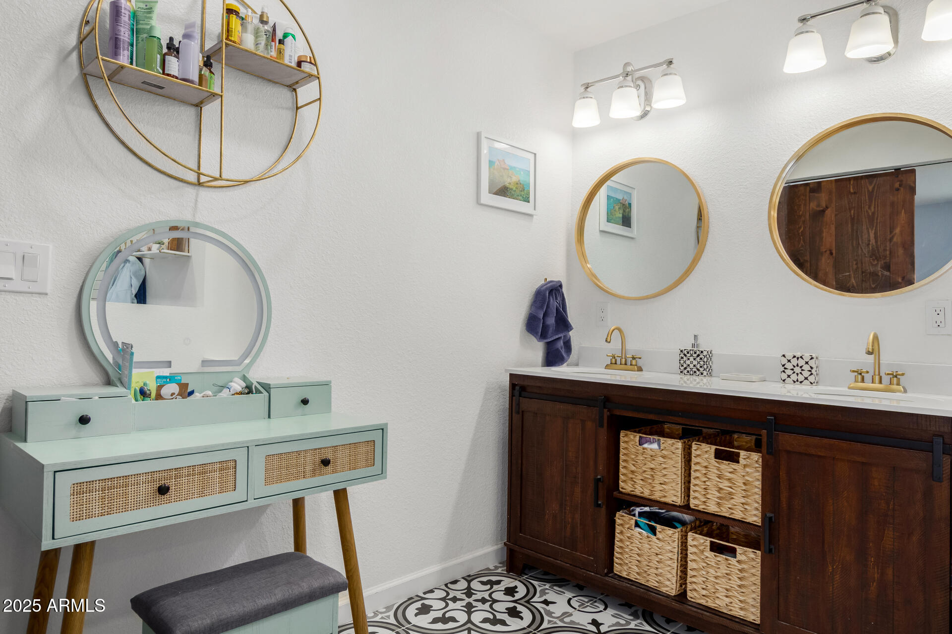 4616 S Poplar Street