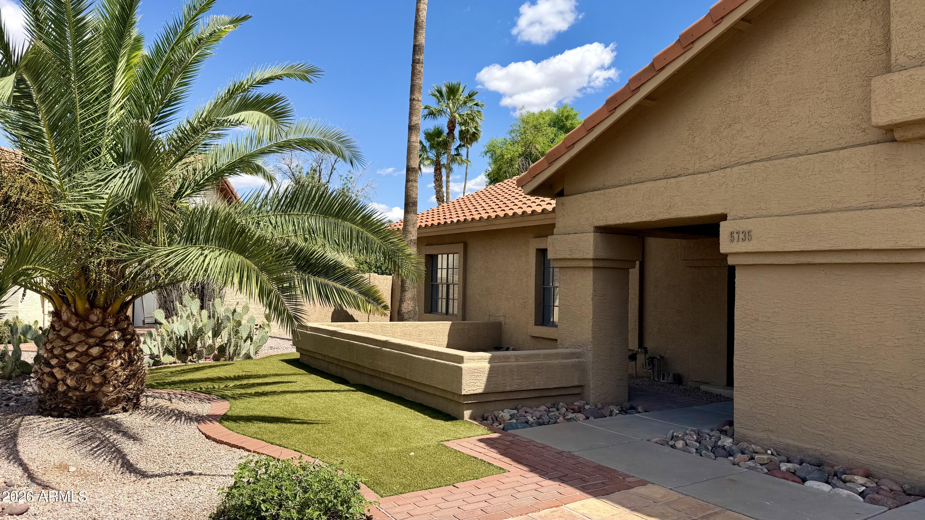 5735 E CAMPO BELLO Drive