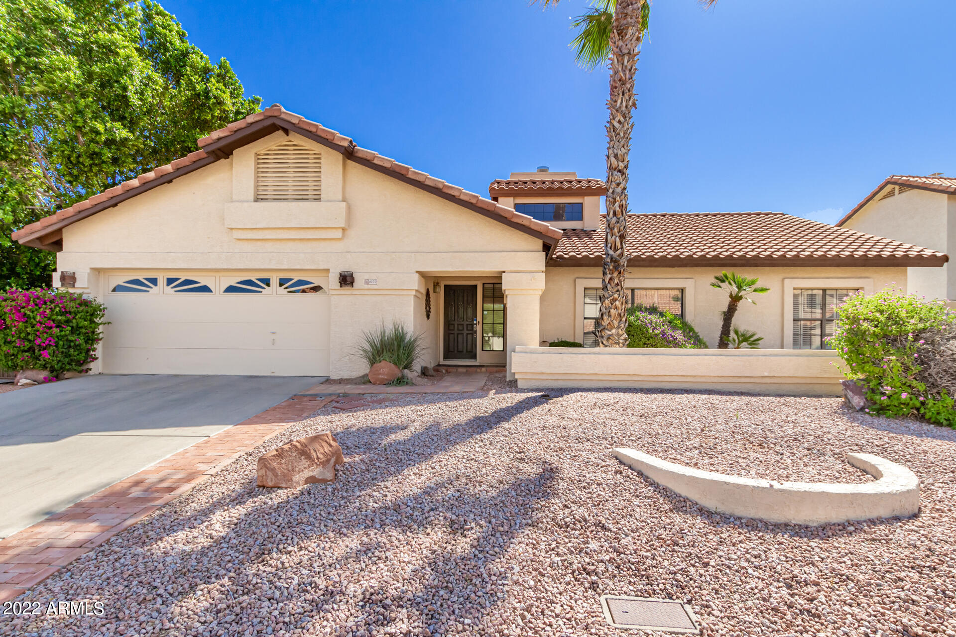 6122 E SADDLEBACK Street