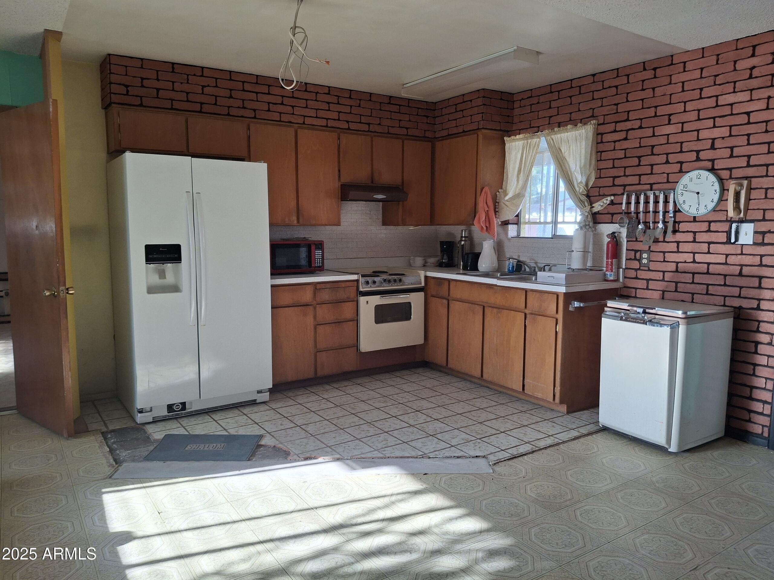 Homes 4 2414 W CHOLLA Street