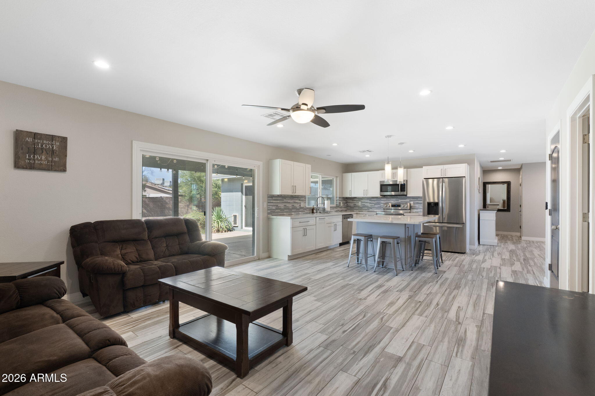 2418 W CALAVAR Road