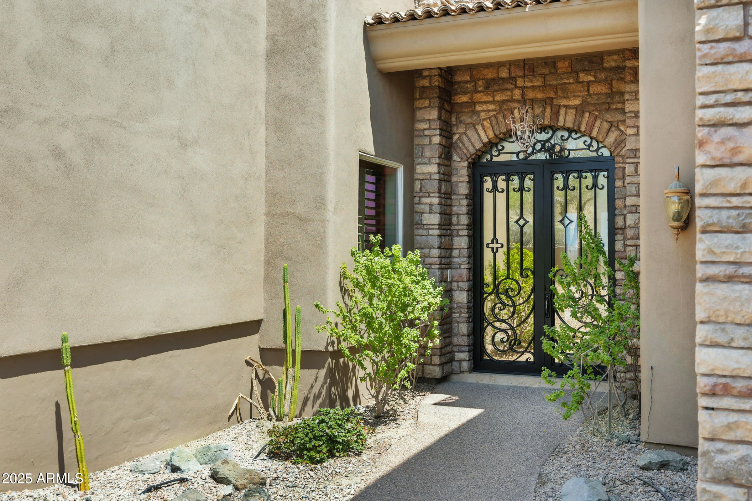 1744 E DESERT WILLOW Drive