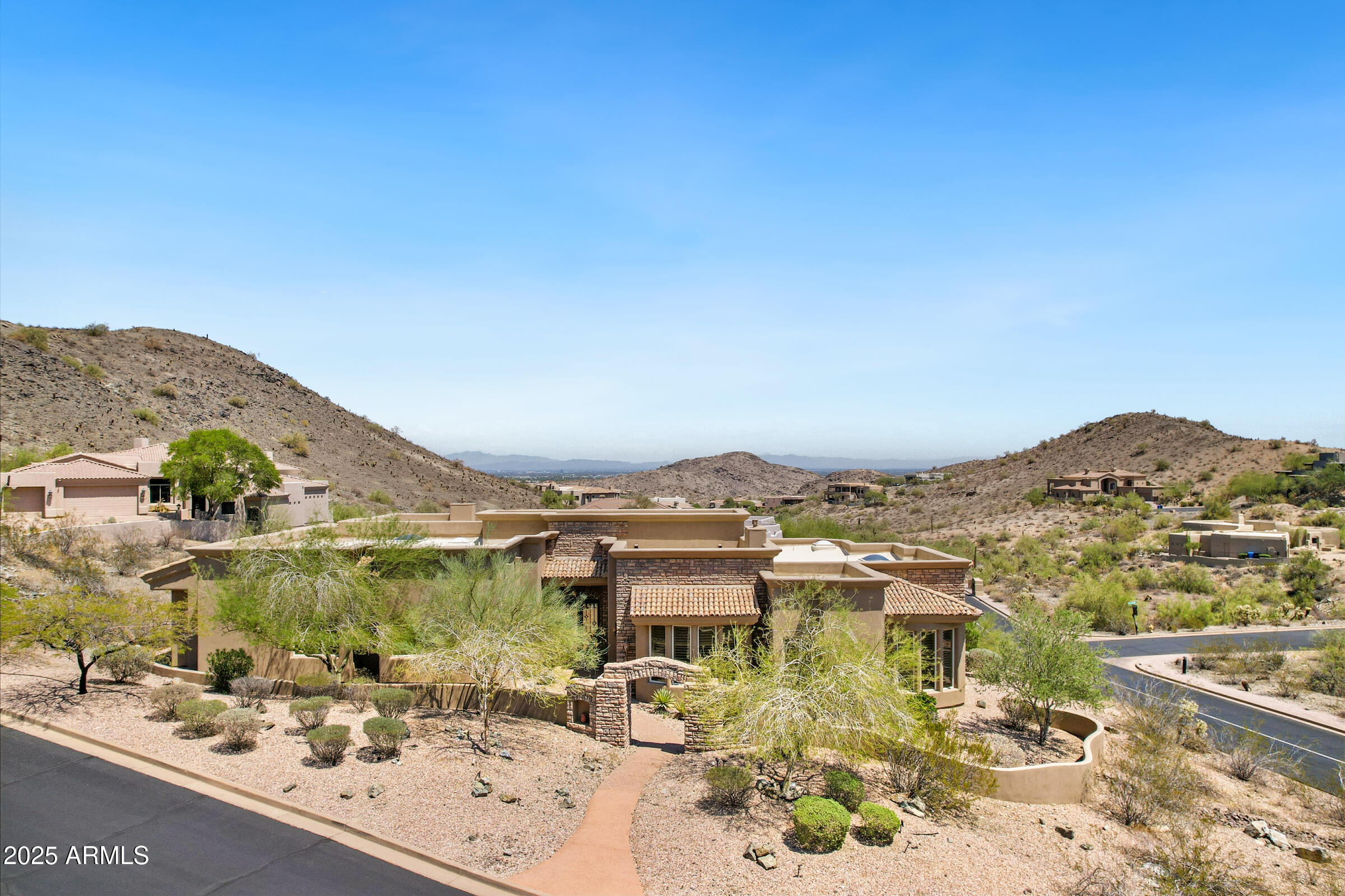 1744 E DESERT WILLOW Drive