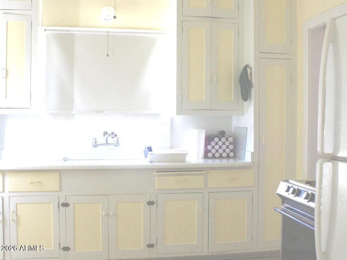 410 W LA MINA Avenue