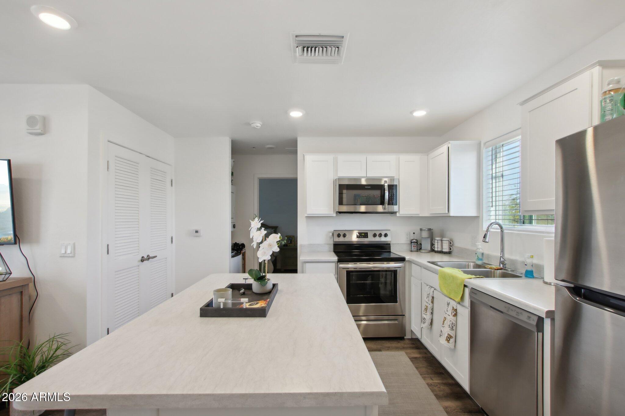 12925 W GREENWAY Road 61