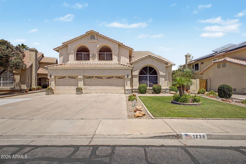 Photo of 1236 E Palo Verde Street, Gilbert, AZ 85296 (MLS # 7031355)
