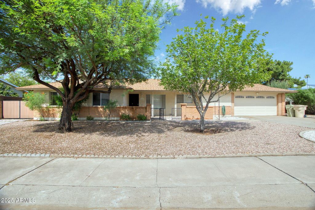 Photo of 5406 W Caron Street, Glendale, AZ 85302 (MLS # 6920954)